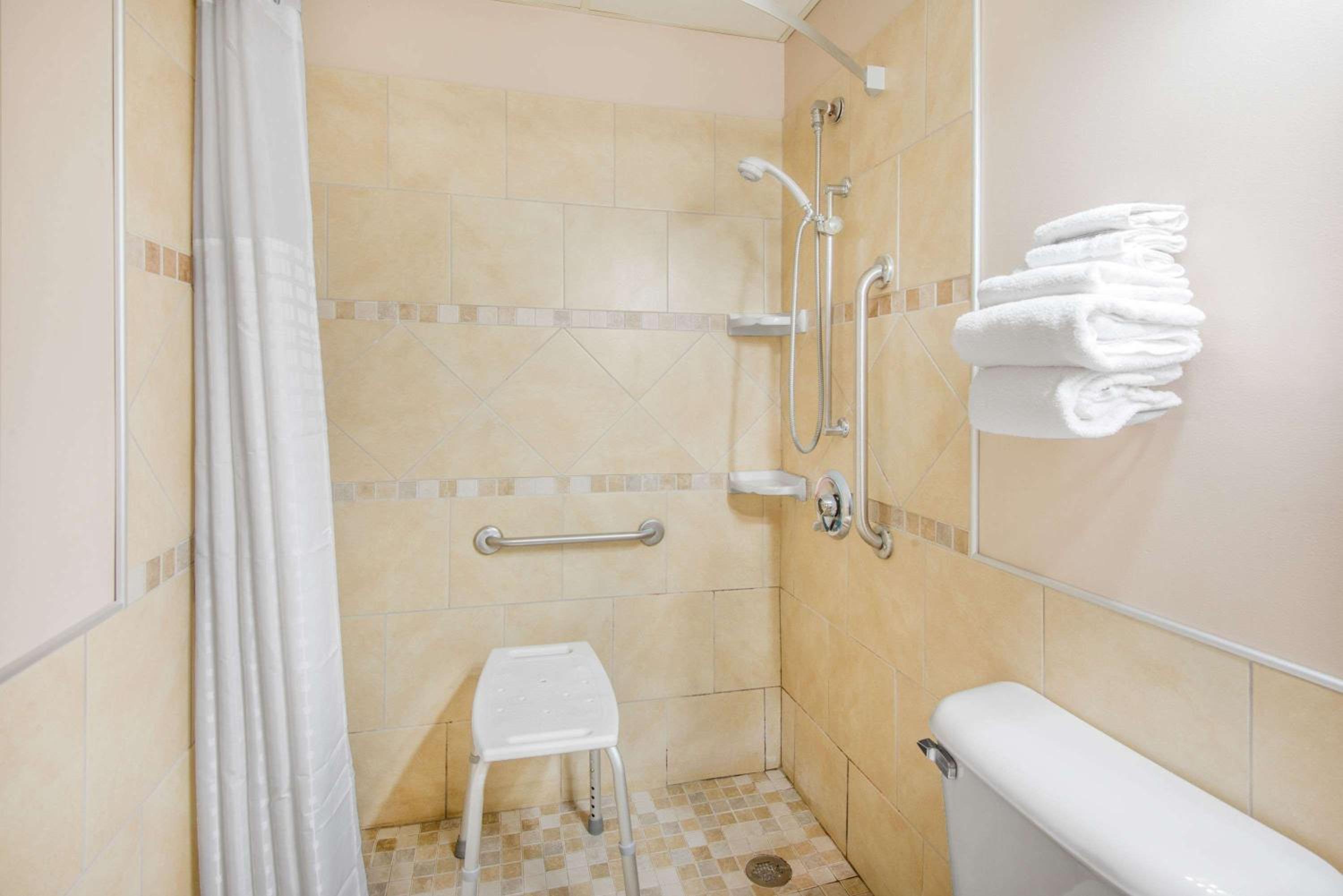 Queen Room with Two Queen Beds - Mobility Access/Non-Smoking
