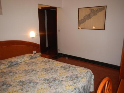Budget Double Room photo 3