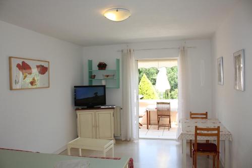 Studio (2 Adults)