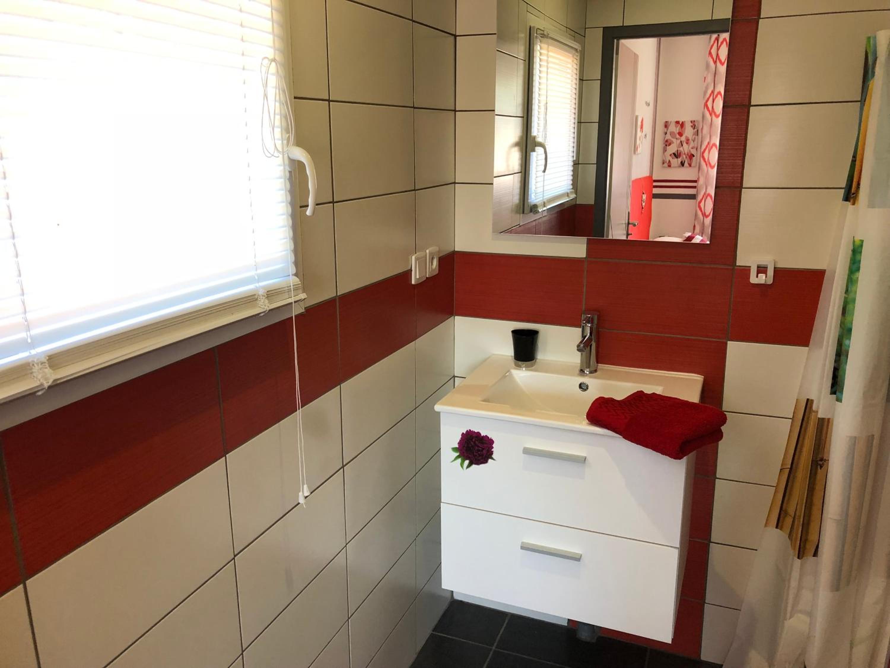 Double Room with Private Bathroom - Photo 9