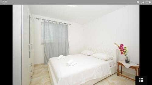 Apartment with Sea View - Photo 3