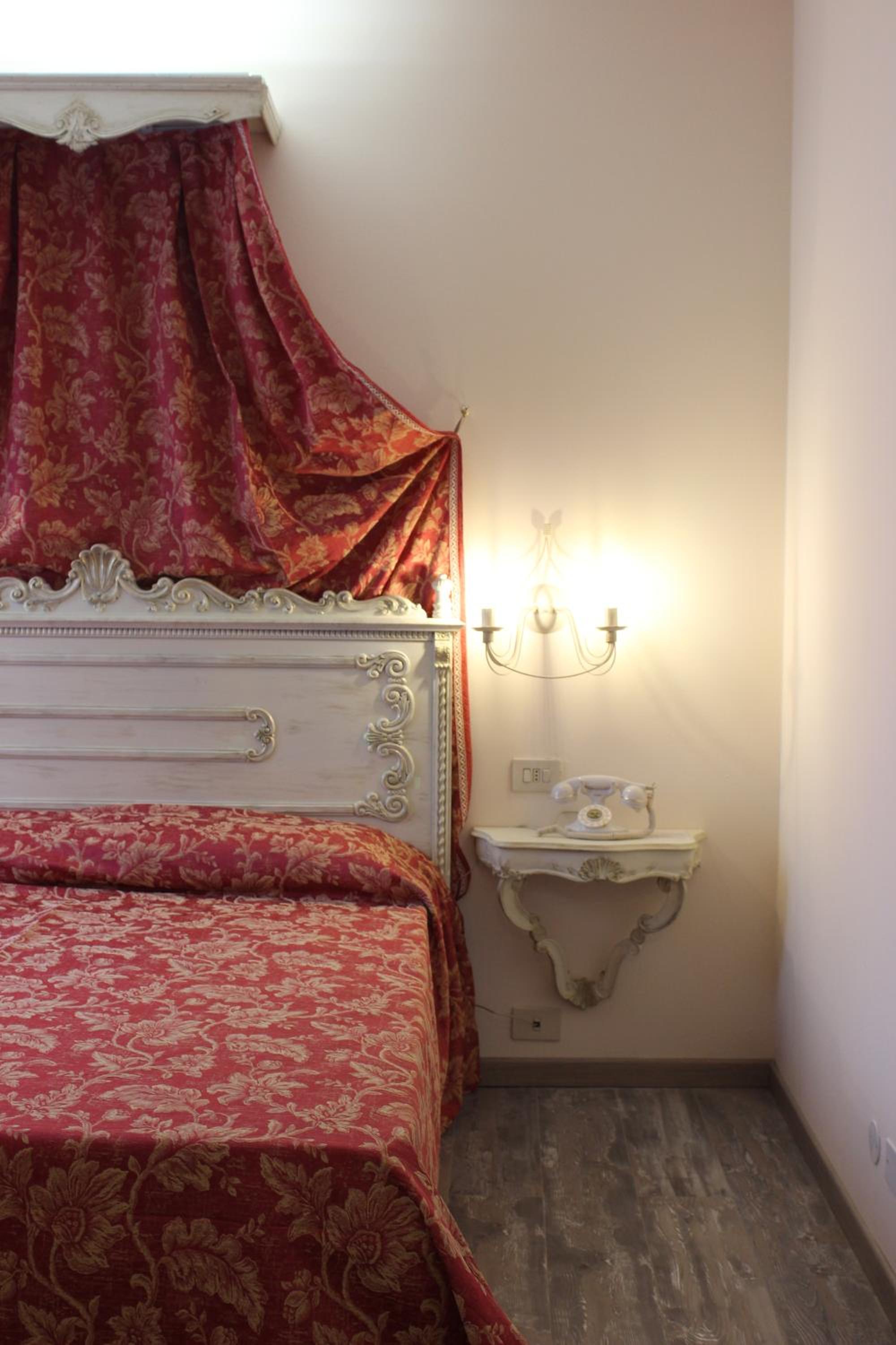 Deluxe Double Room - Photo 3