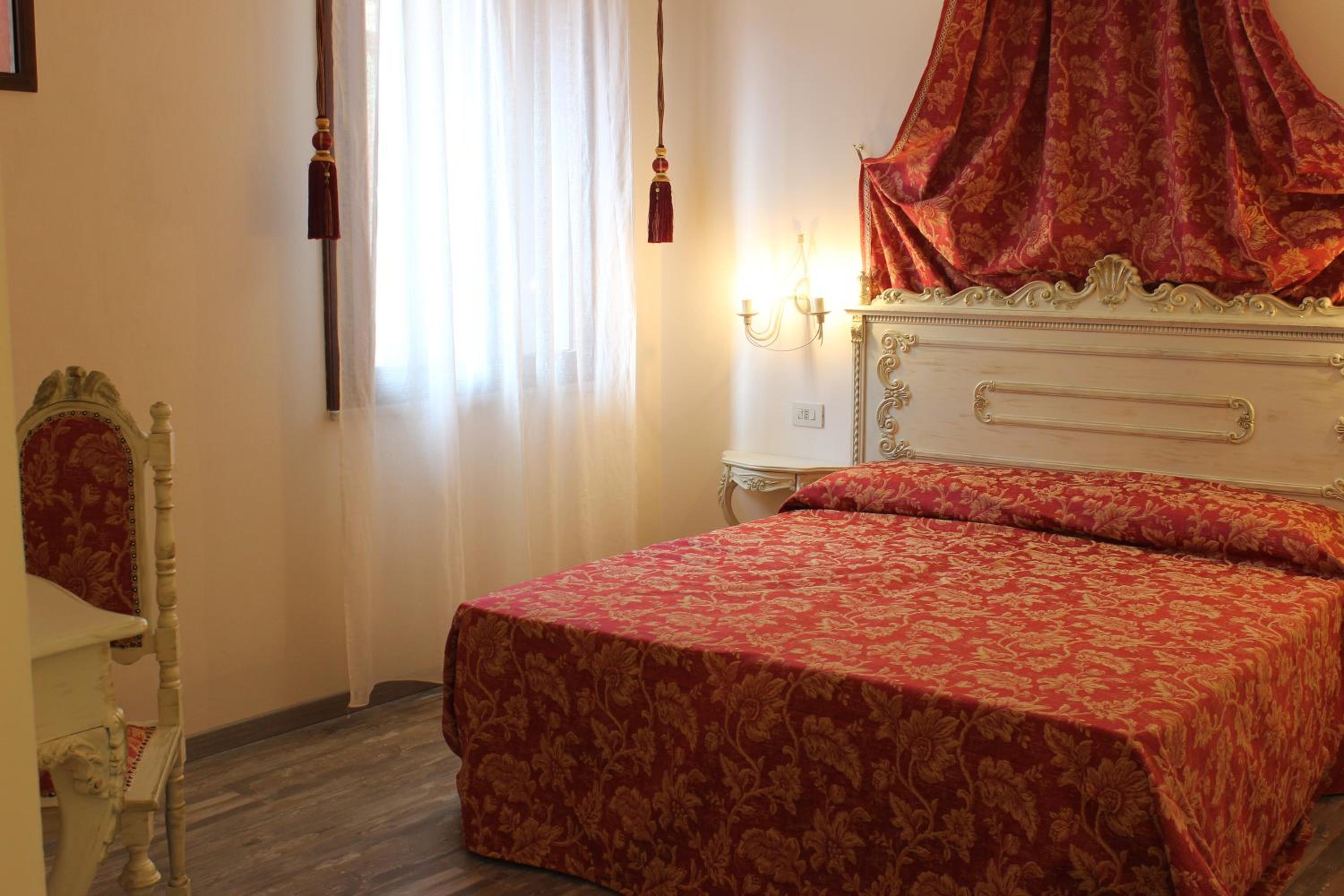 Deluxe Double Room - Photo 2