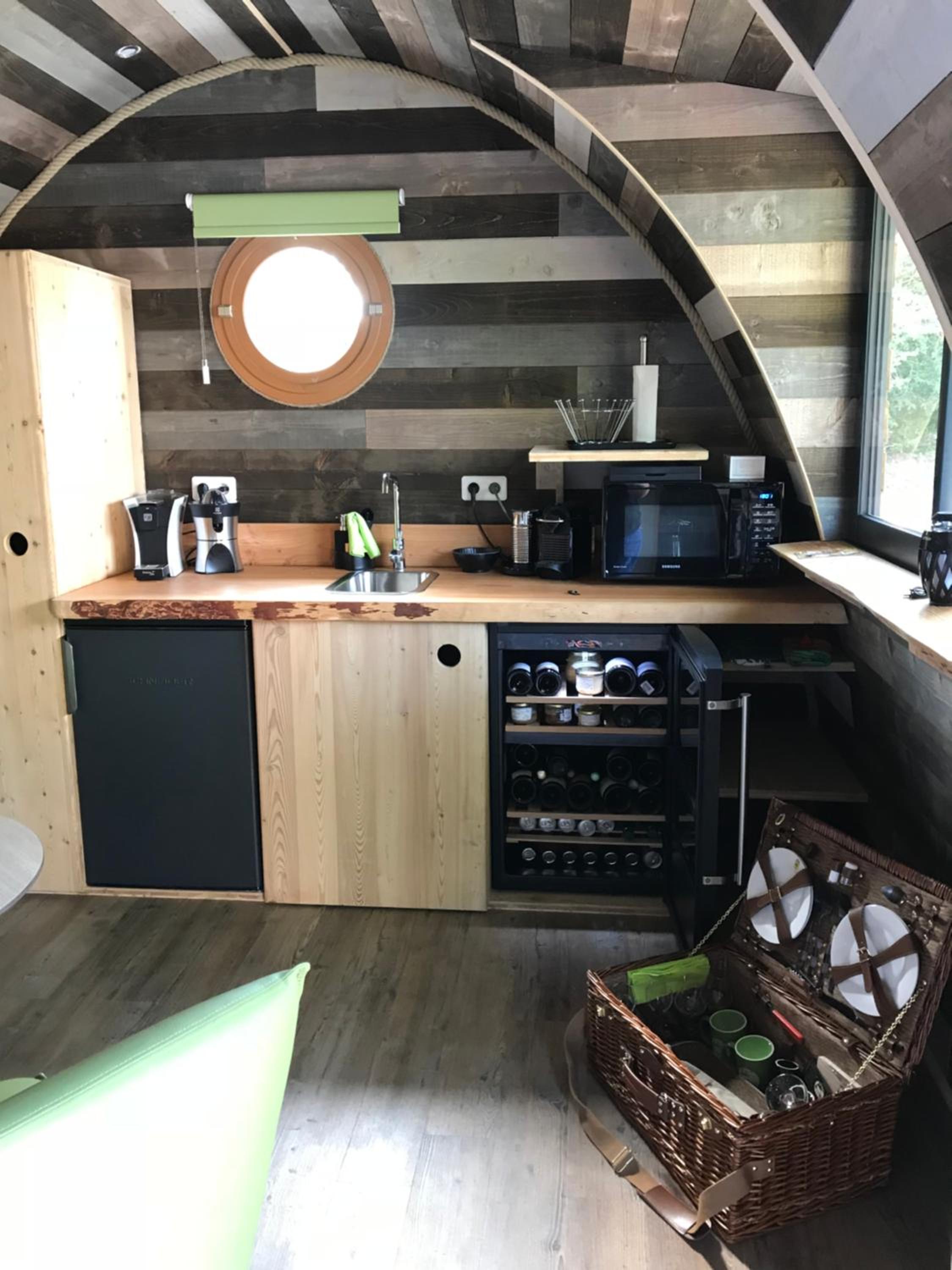 Deluxe Studio
