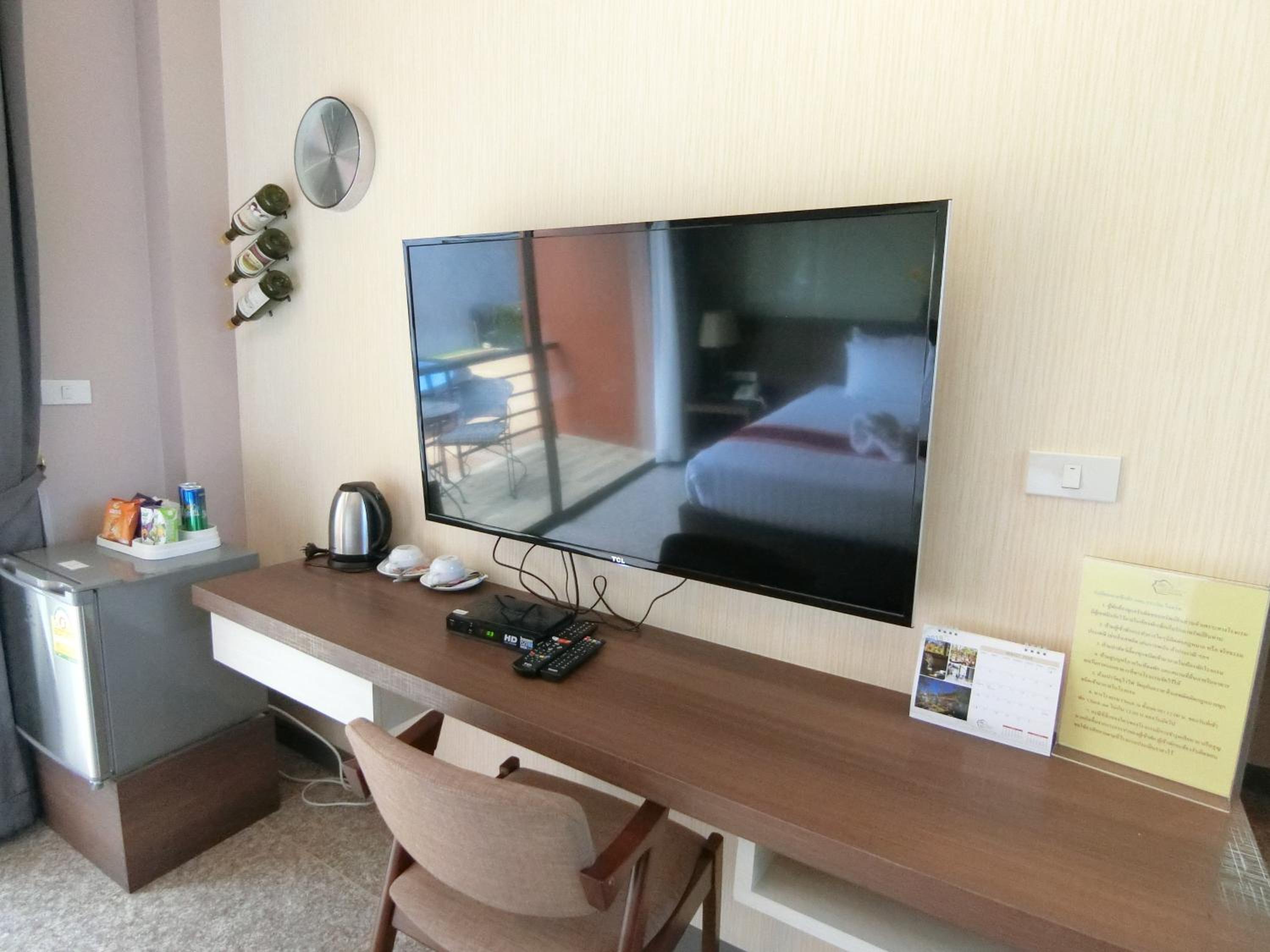 Twin Room with Pool View photo 2