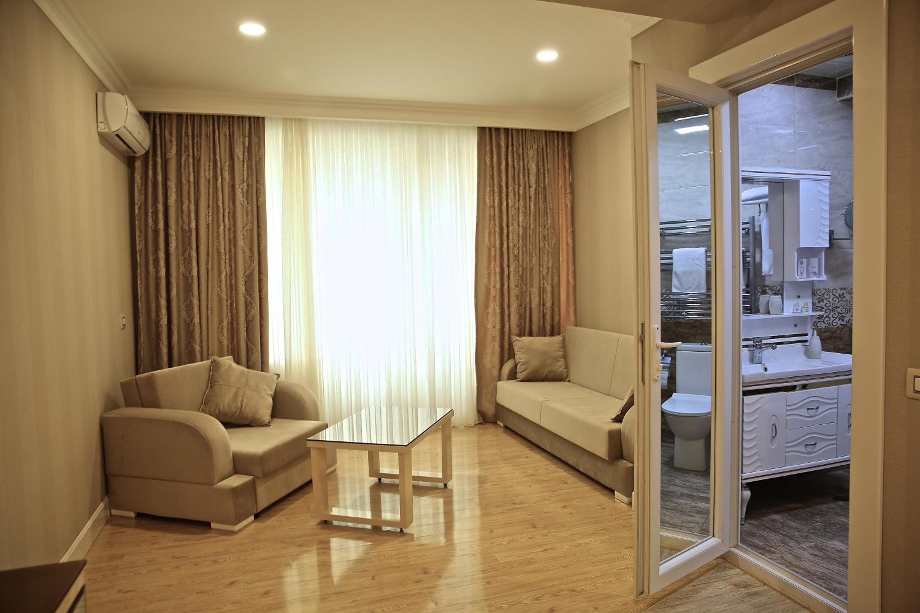 Standard Twin Room with Sofa photo 2