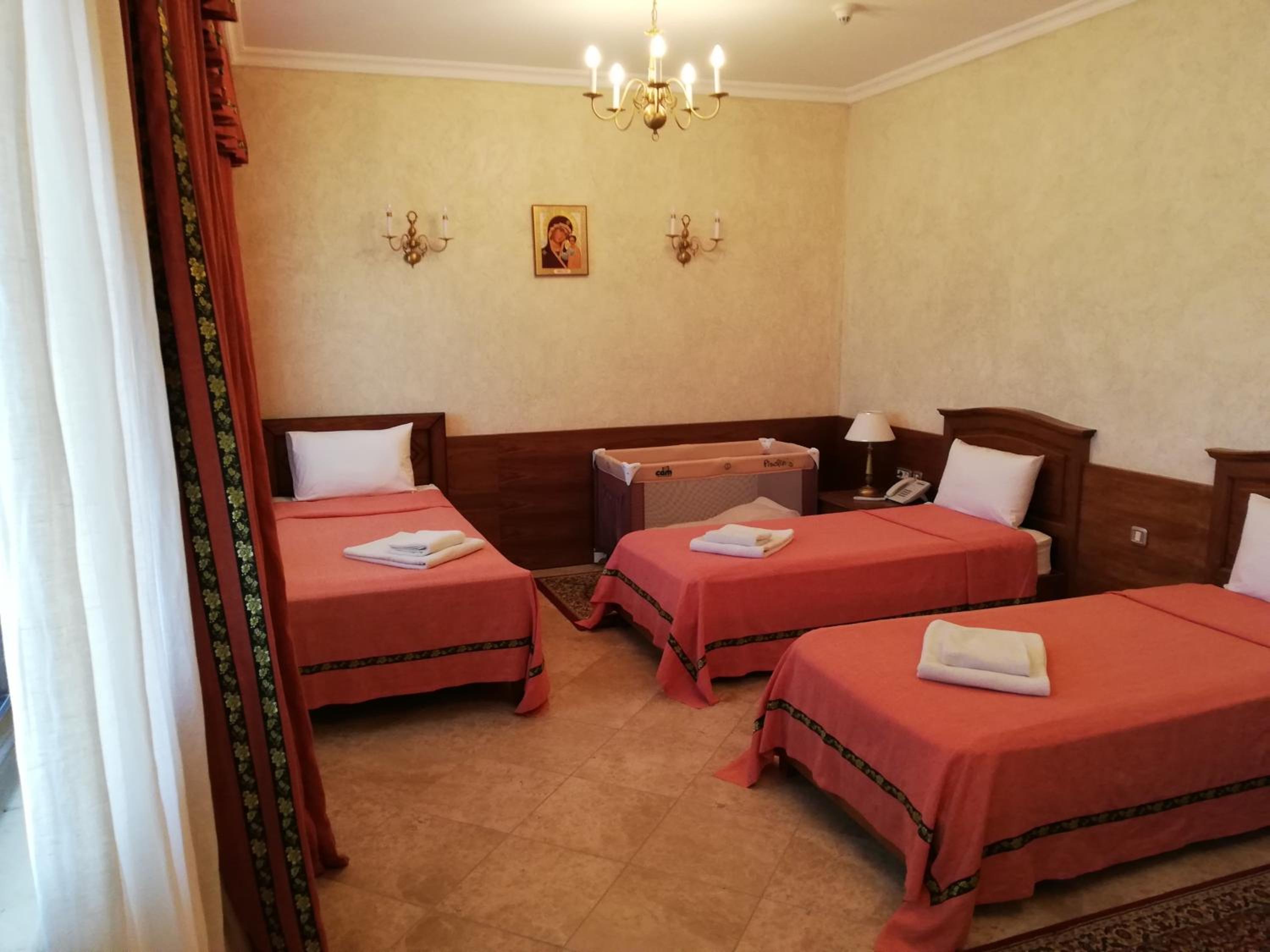 Deluxe Triple Room photo 2