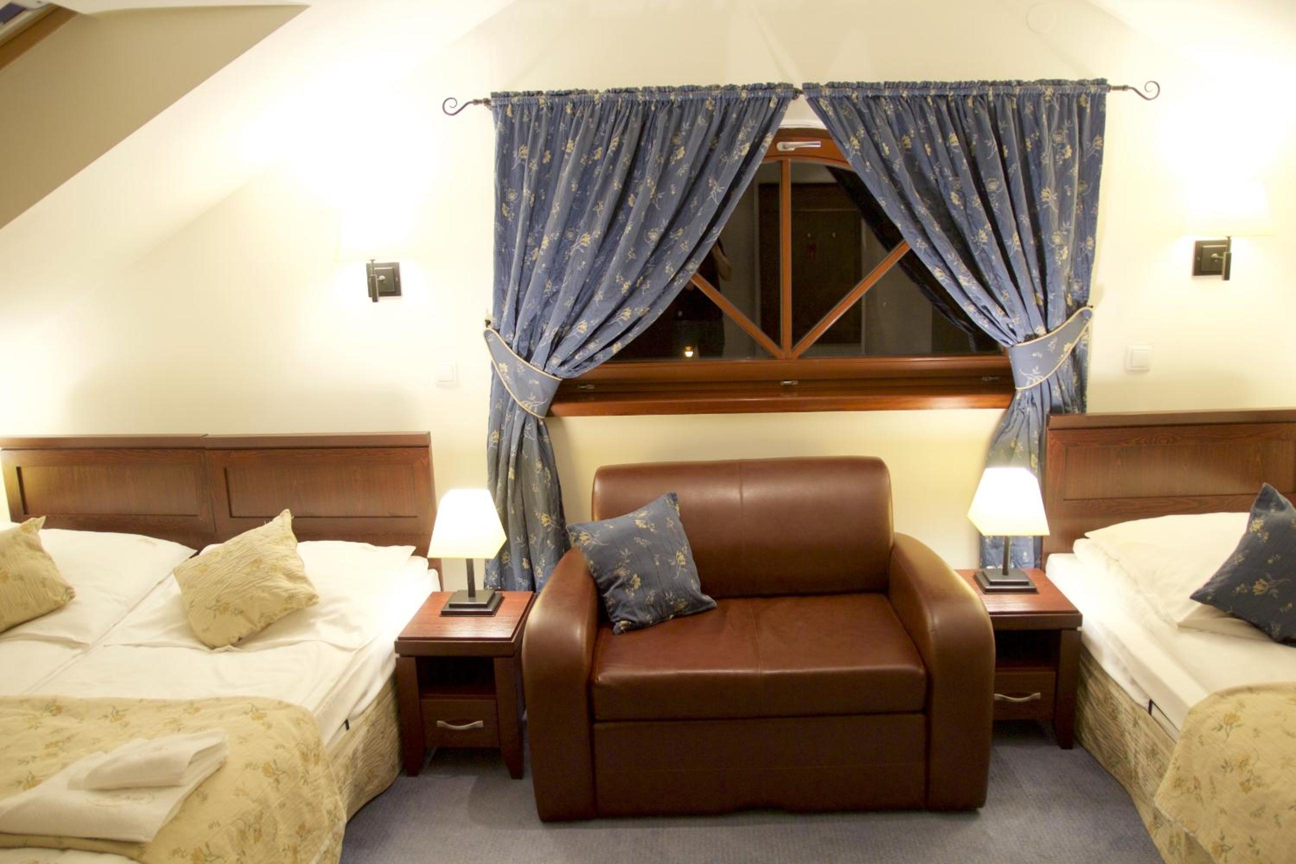 Quadruple Room - Photo 1