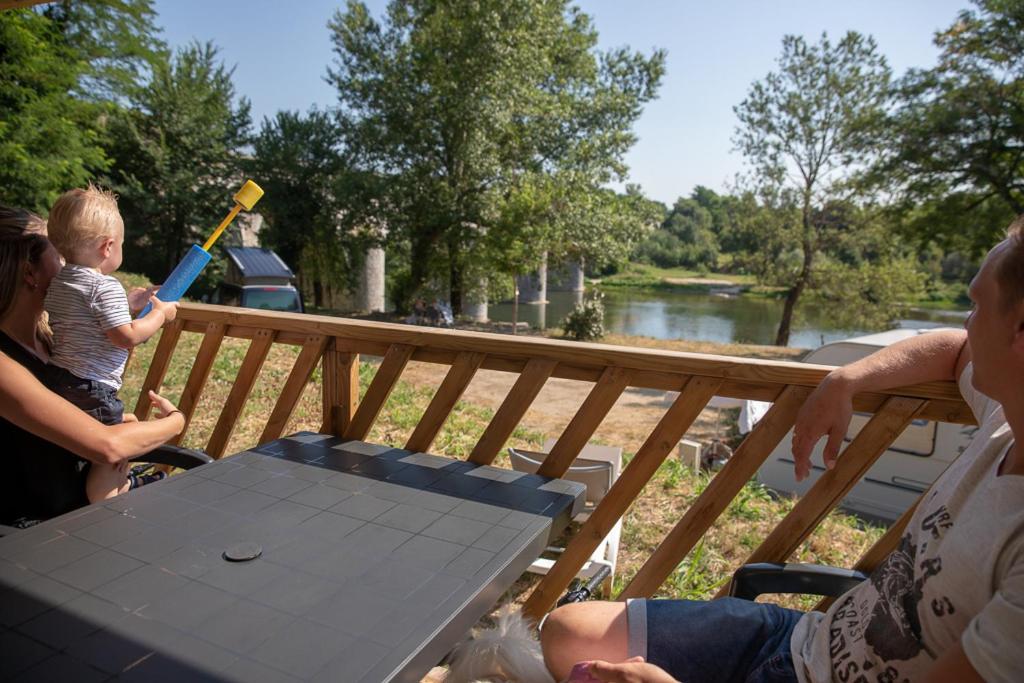 Comfort Mobile Home with river view (2 bedrooms) photo 2