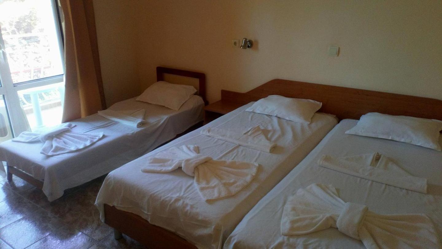 Triple Room with Terrace photo 3