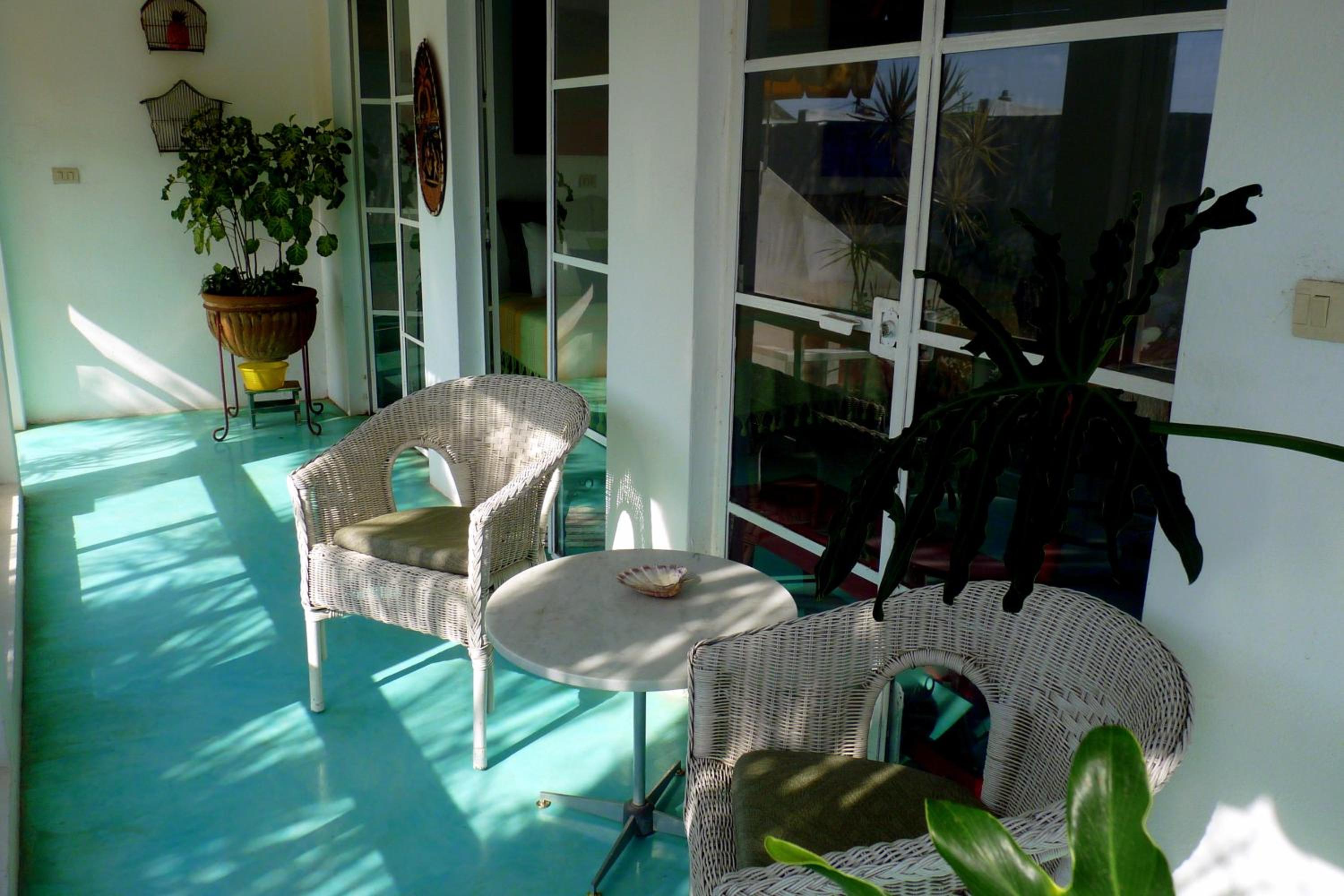 Studio Apartment - Photo 2