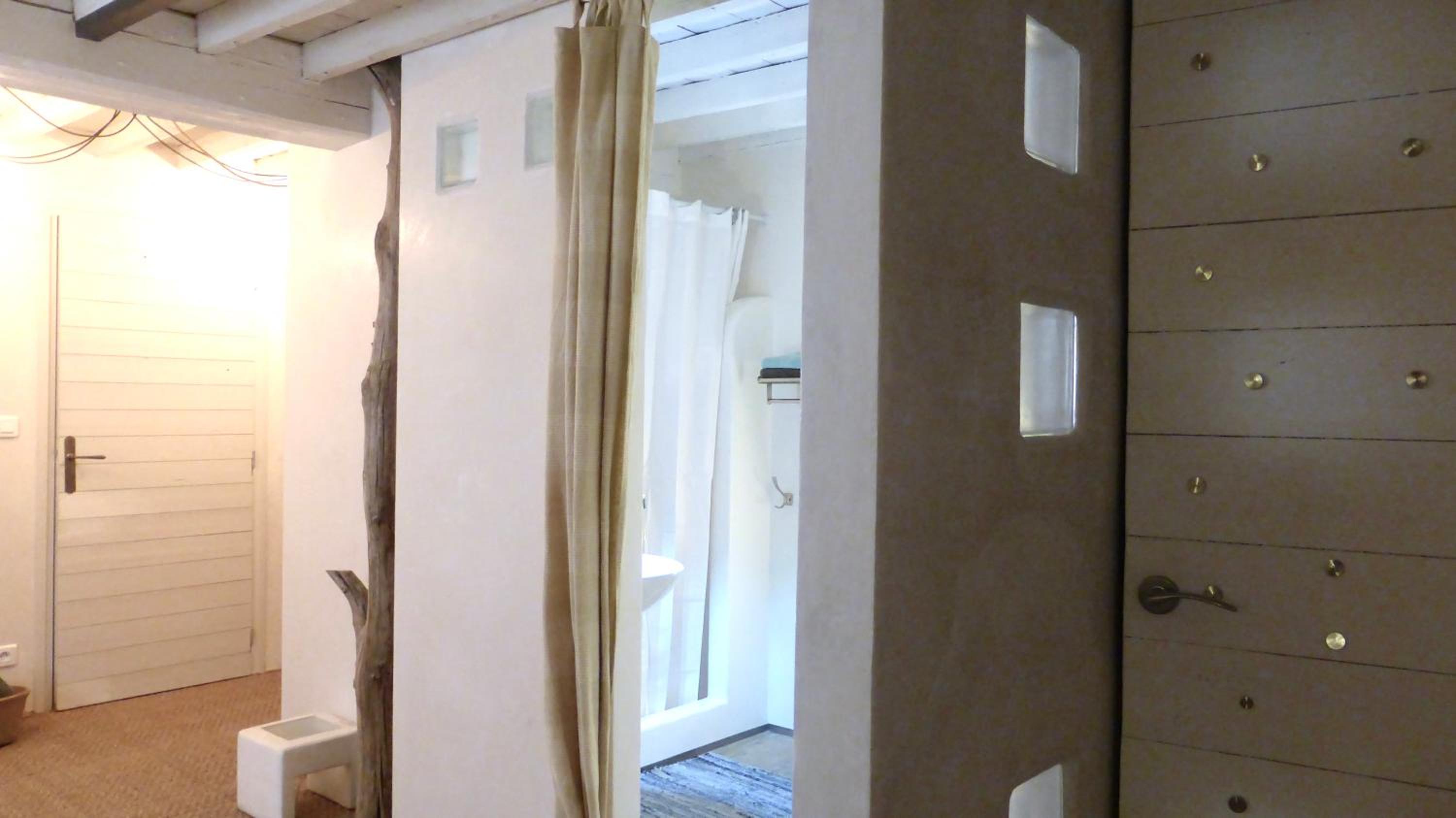 Deluxe Room - Photo 4