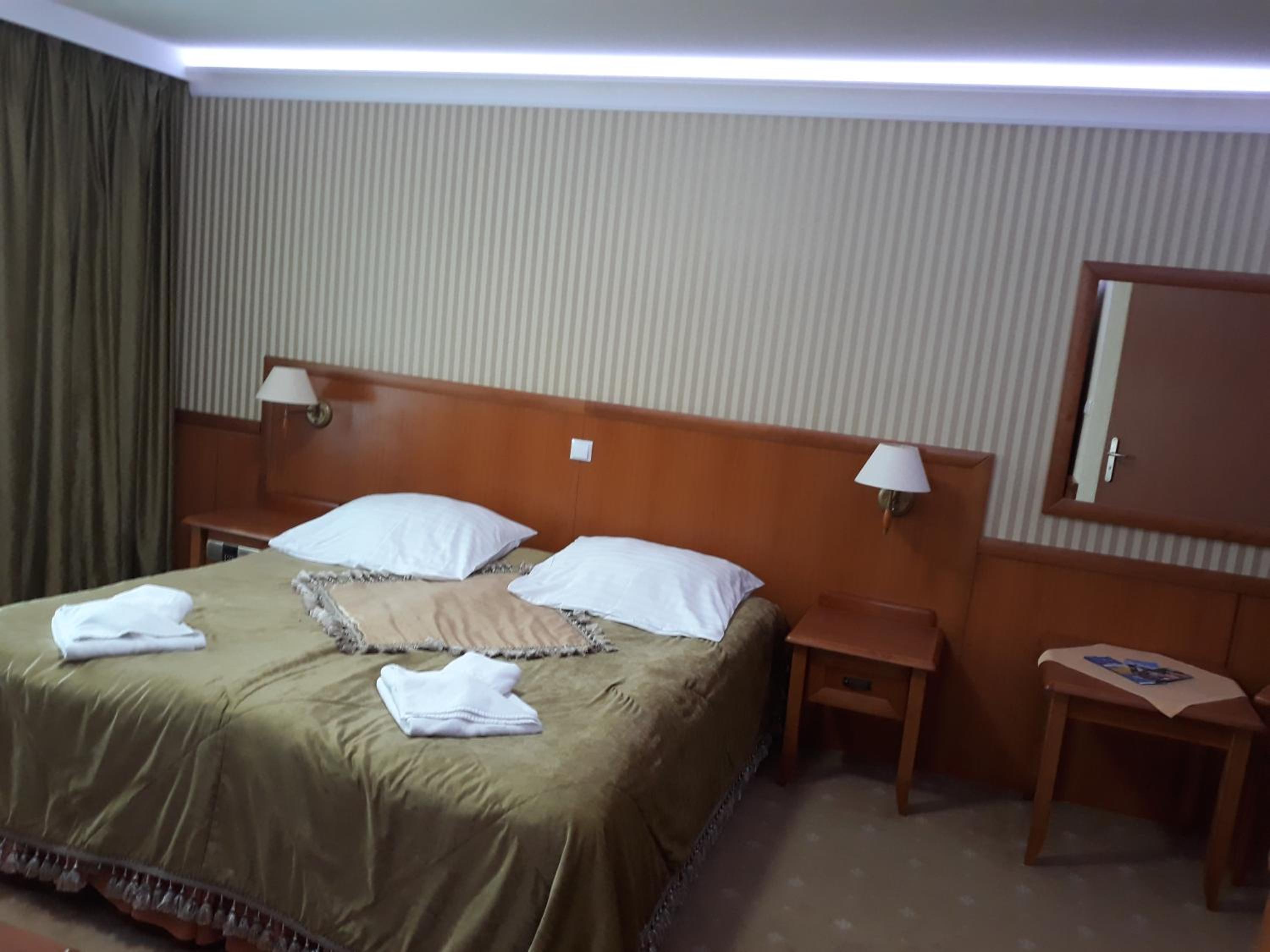 King Studio with Sofa Bed