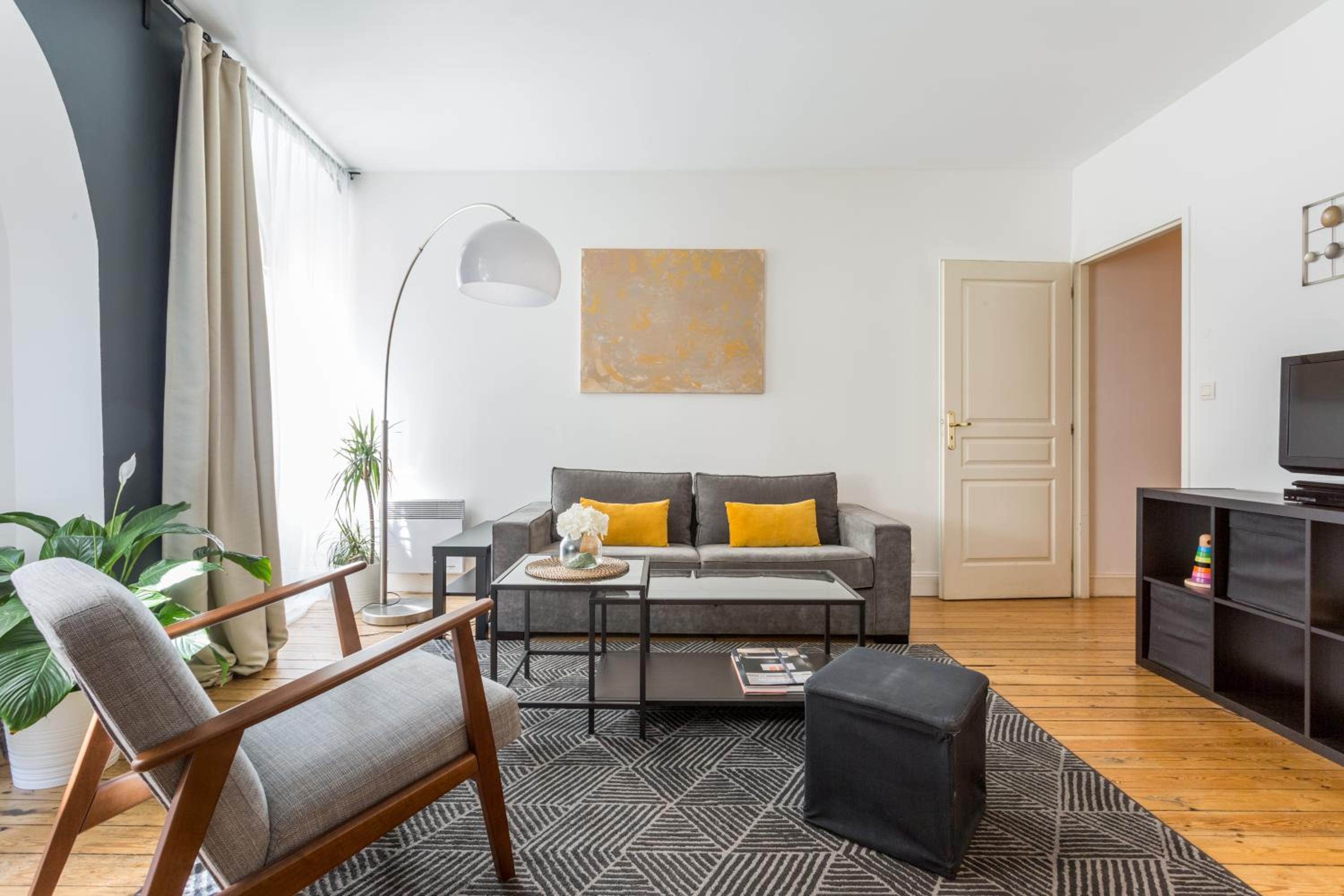 One-Bedroom Apartment