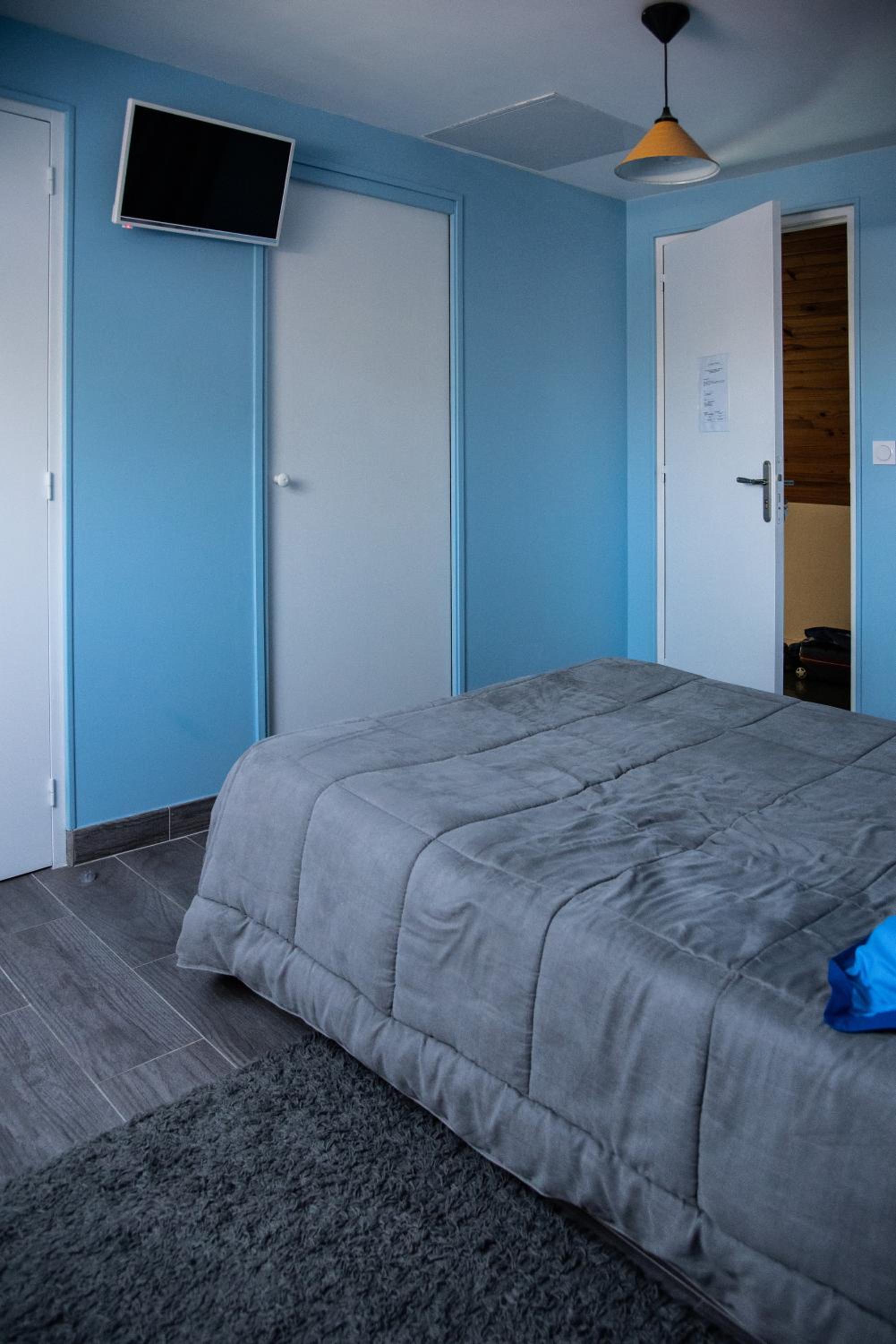 Double Room with Private Bathroom - Photo 6