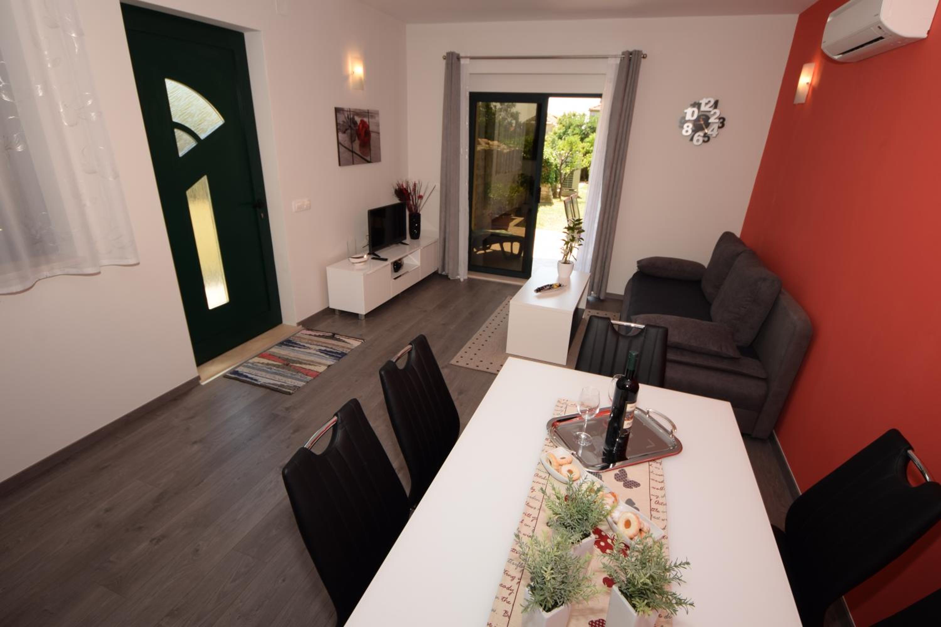 Apartment with Terrace photo 3