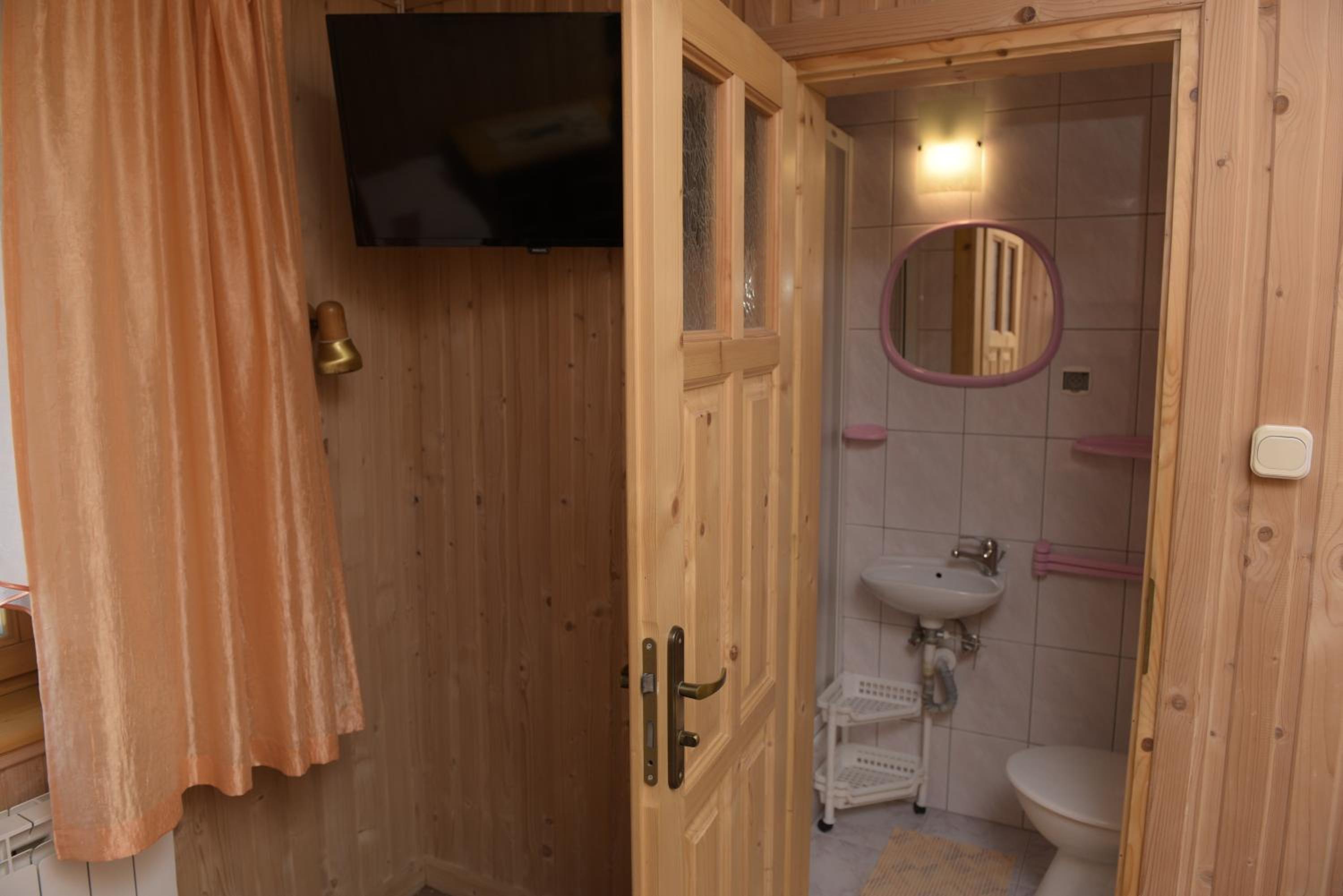 Double Room with Private Bathroom photo 3