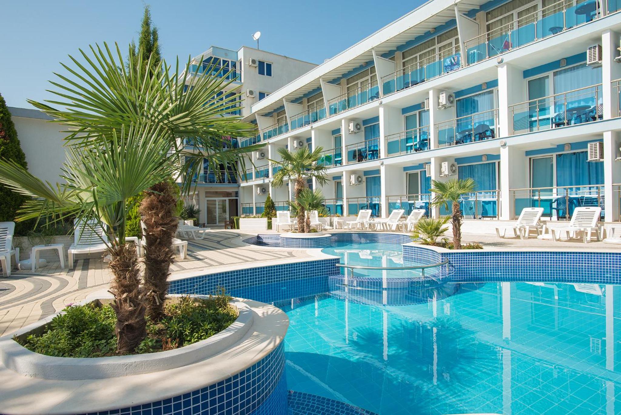 Deluxe Double Room with Pool View - Photo 4