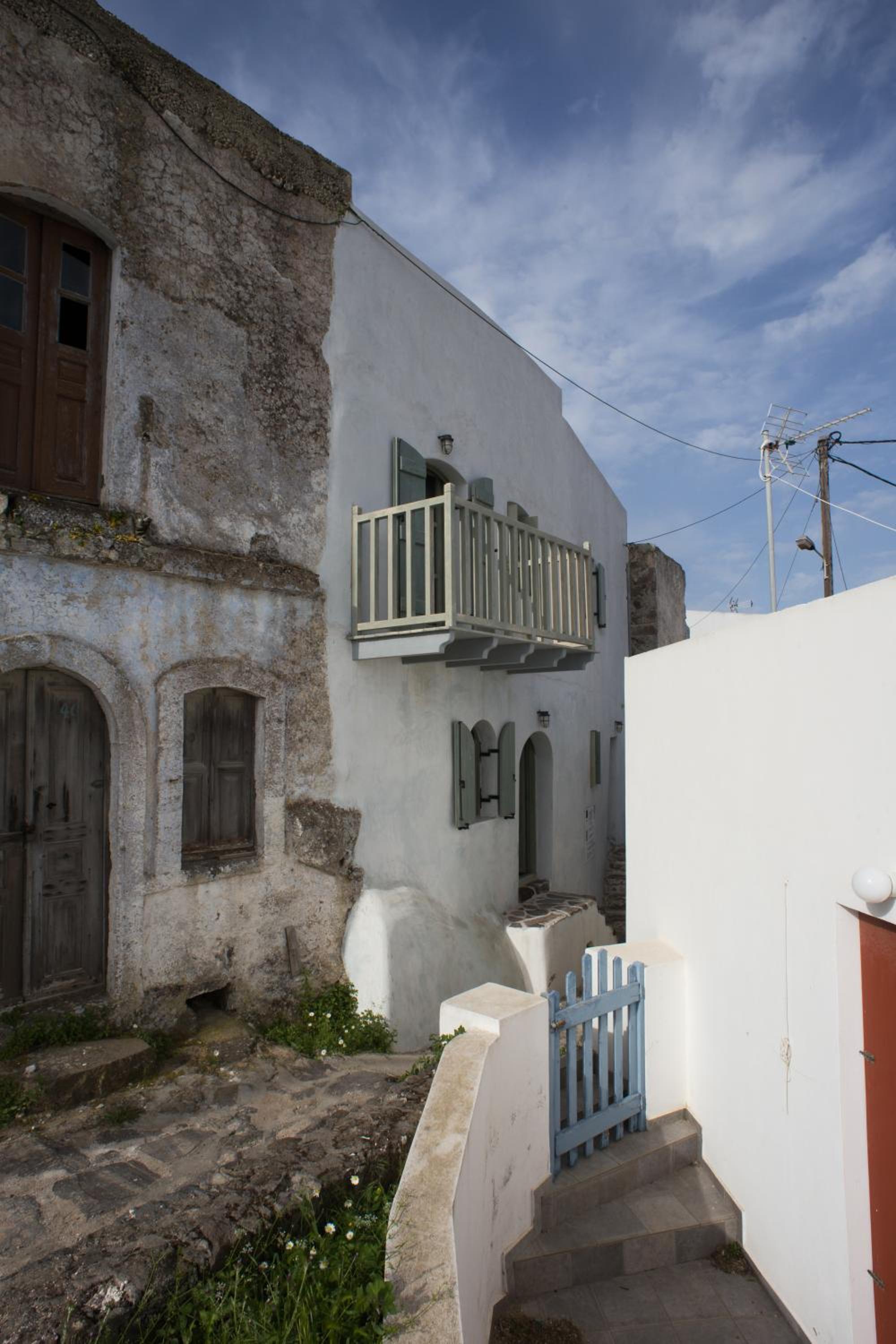 Two-Bedroom House - Photo 1
