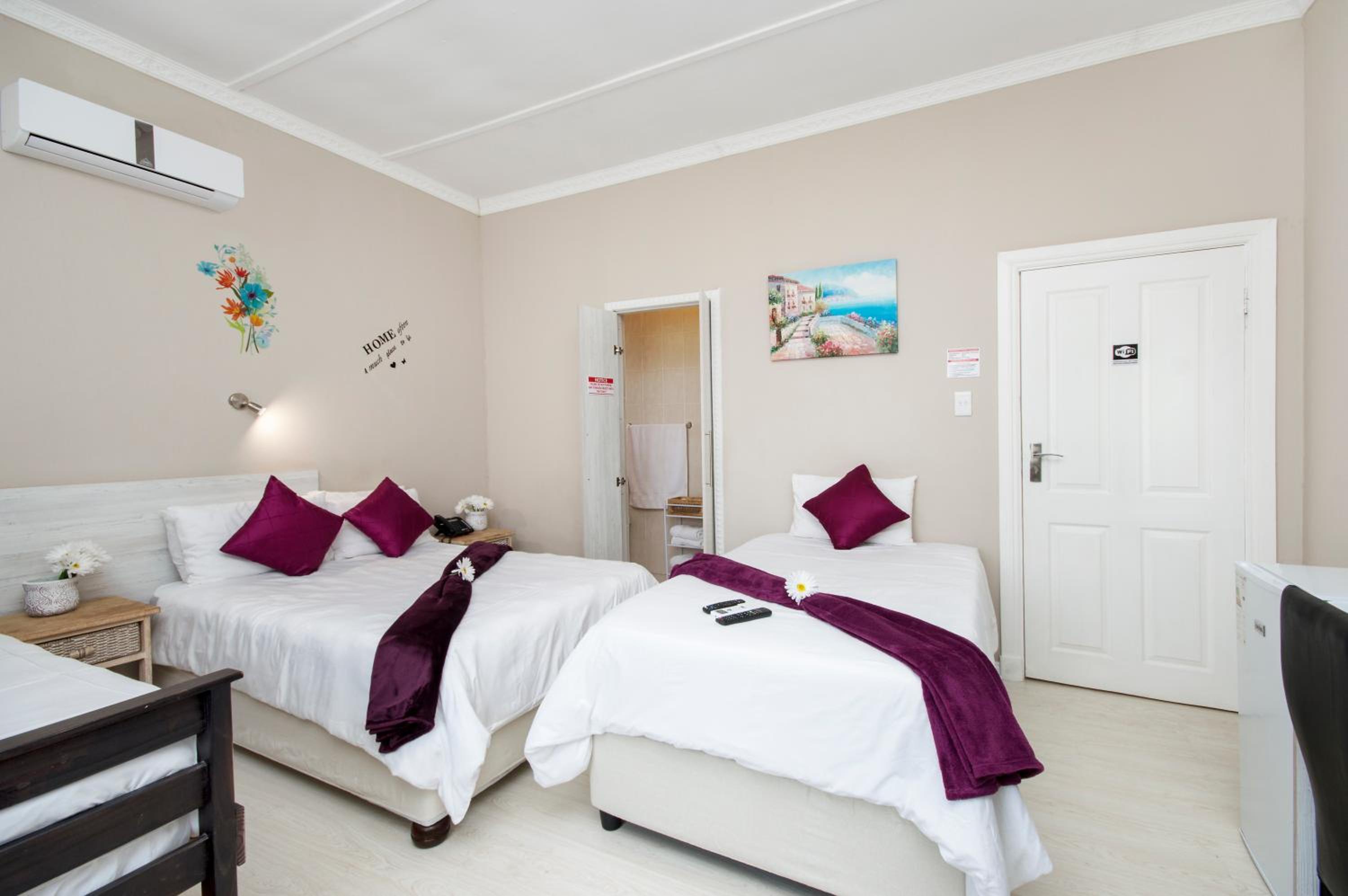 Deluxe Double Room (2 Adults + 1 Child) photo 2