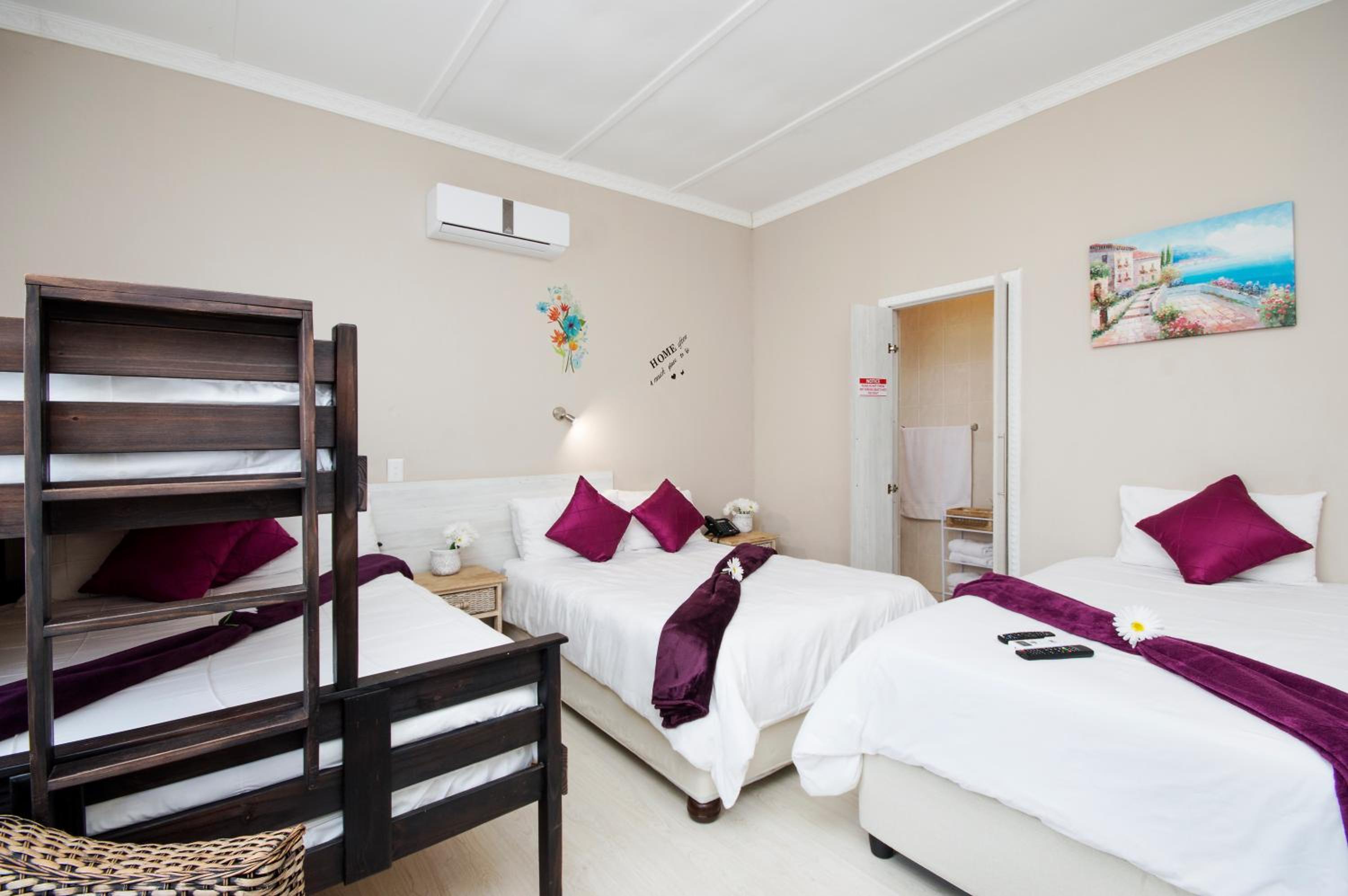 Deluxe Double Room (2 Adults + 1 Child) photo 3
