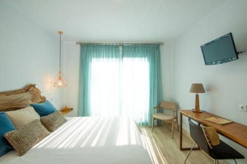 Superior Double Room with Balcony and Sea View photo 2