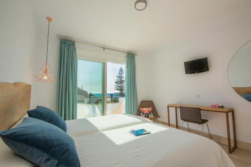 Superior Double Room with Balcony and Sea View photo 3