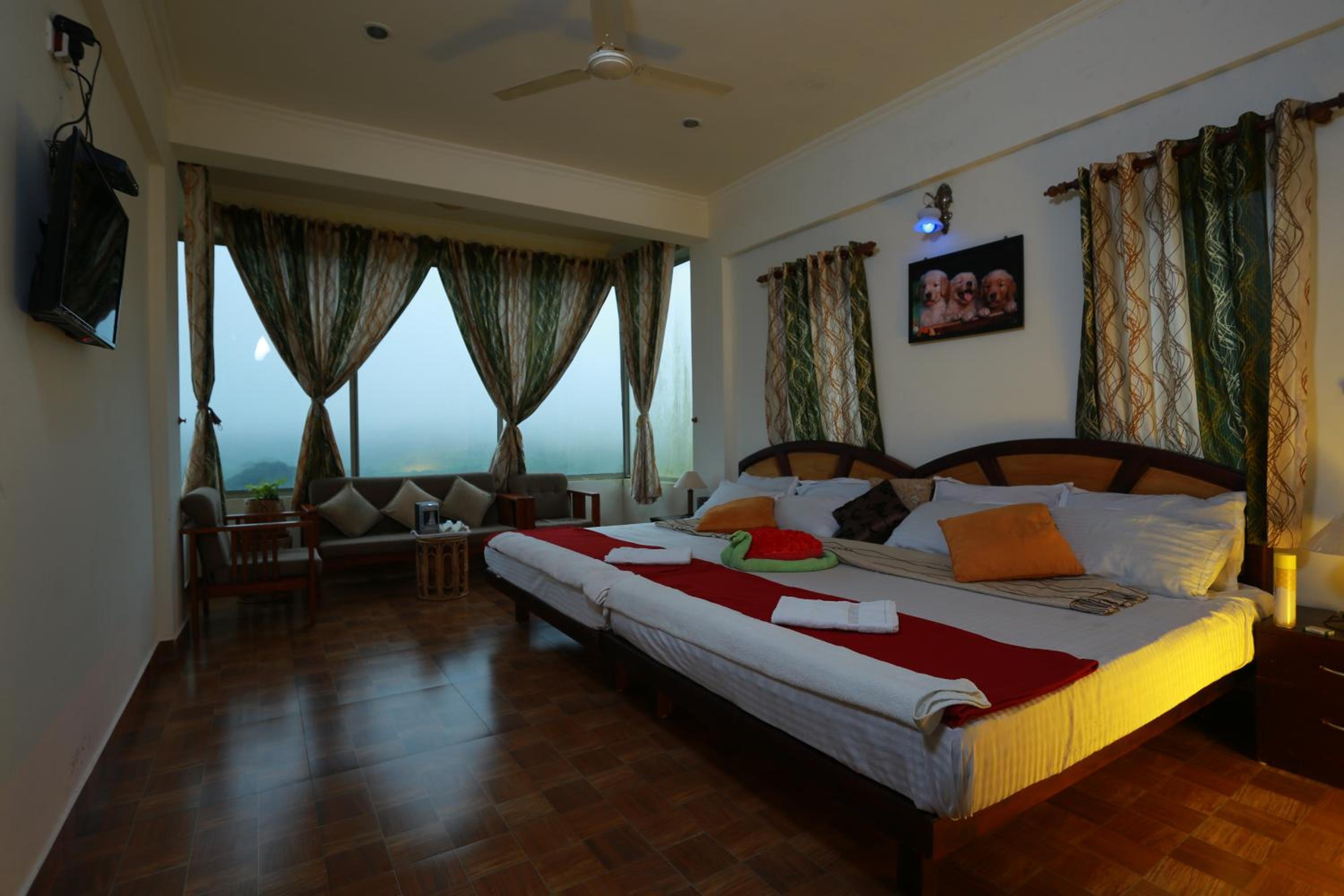 Family Room with Mountain View photo 3
