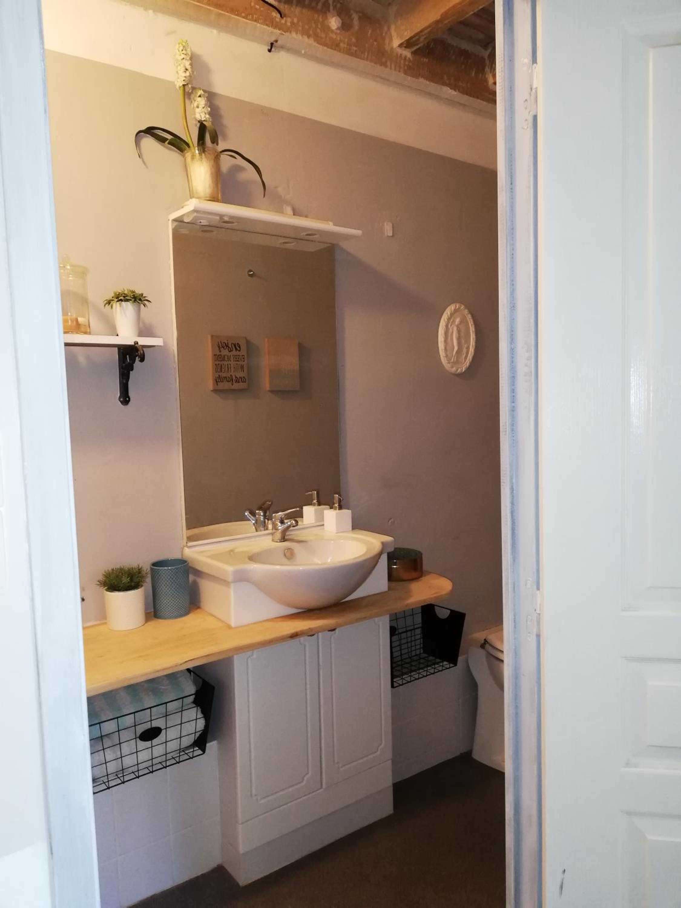Double Room with Private Bathroom - Photo 7