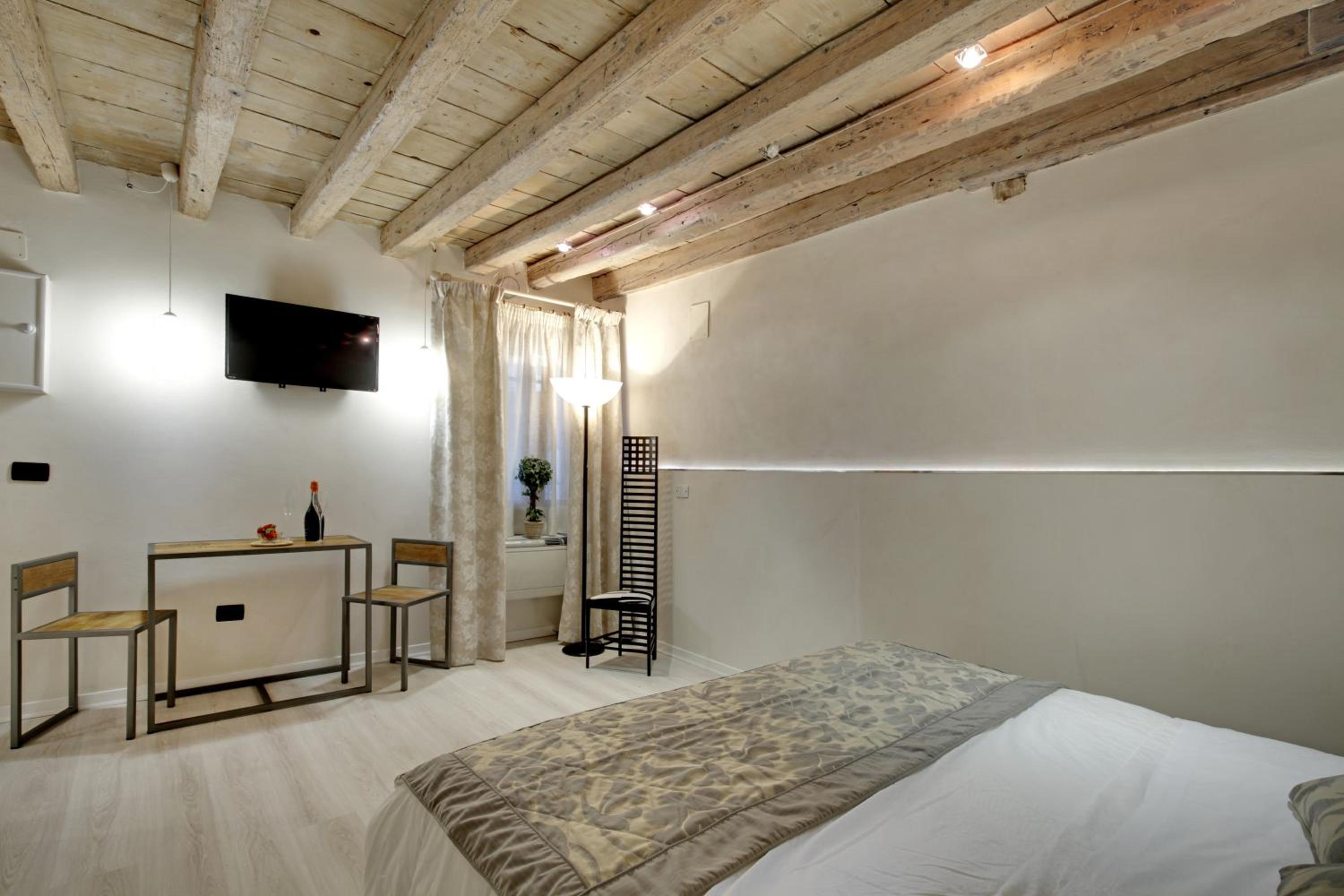Apartment photo 2