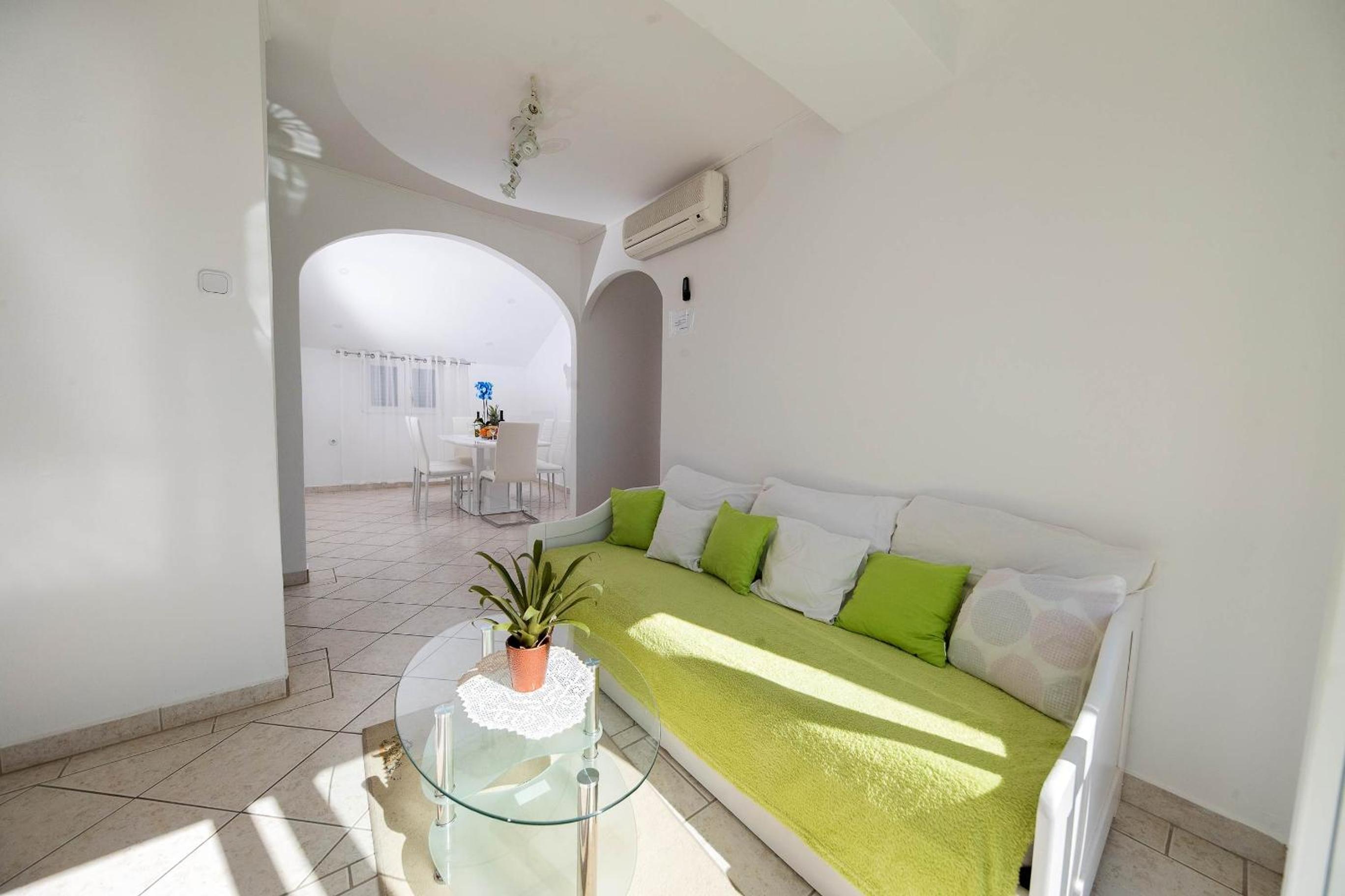 Two-Bedroom Apartment with Balcony and Sea View (6 Adults) - Photo 3