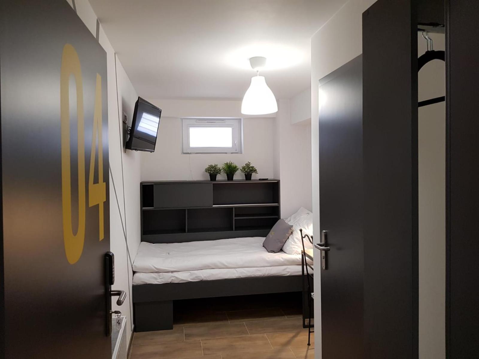 Single Room with Private Bathroom photo 1