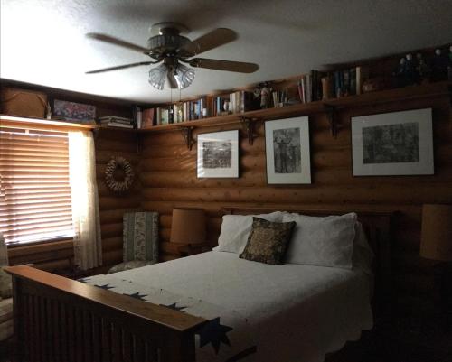 Deluxe Queen Suite