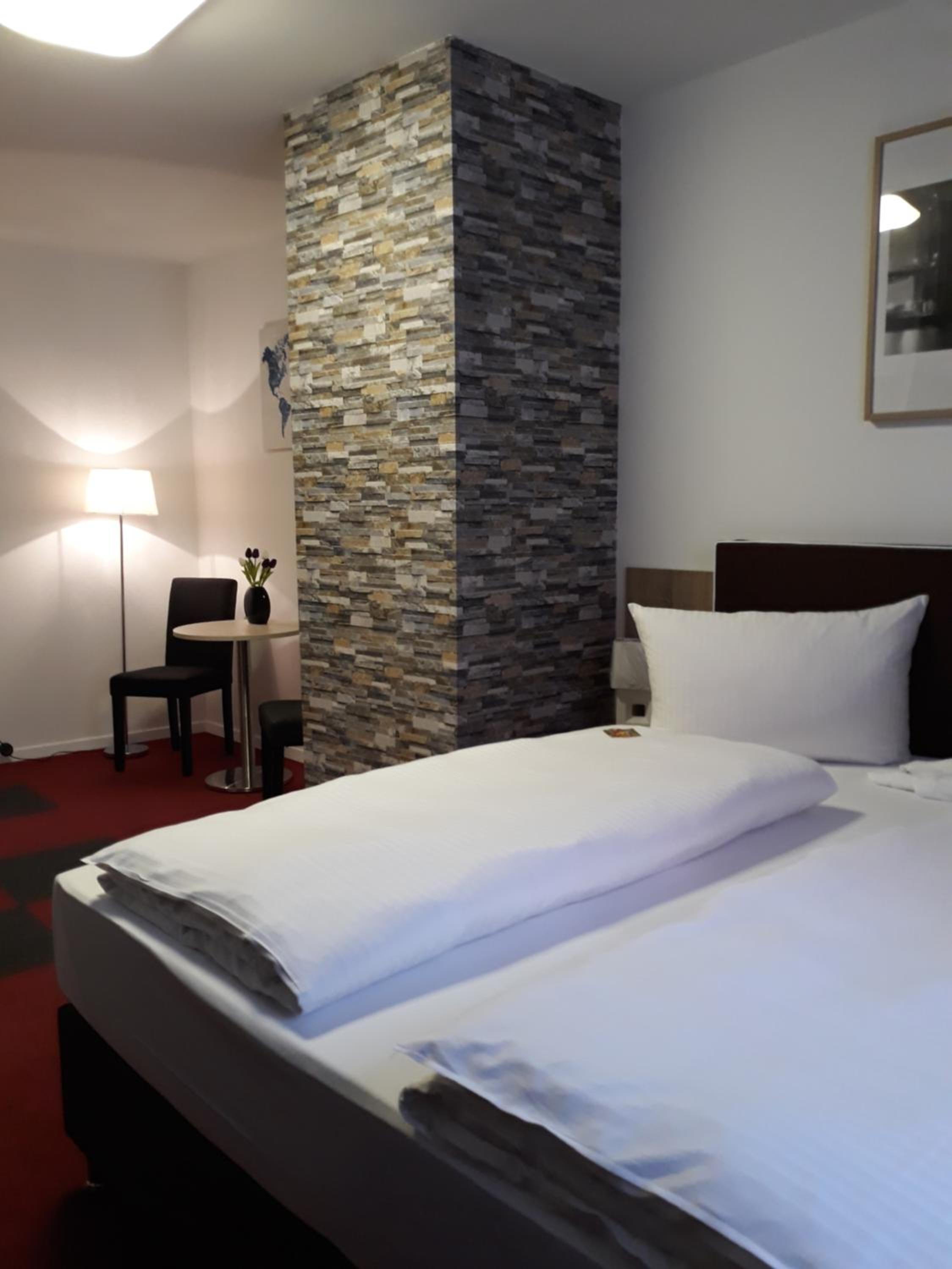 Double Room with Private Bathroom - Photo 3