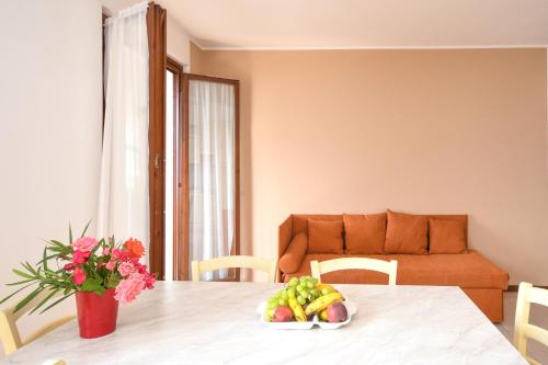 Apartment with Balcony and Lake View