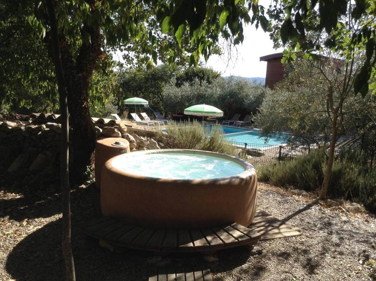 Double Room with Spa Bath - Photo 2