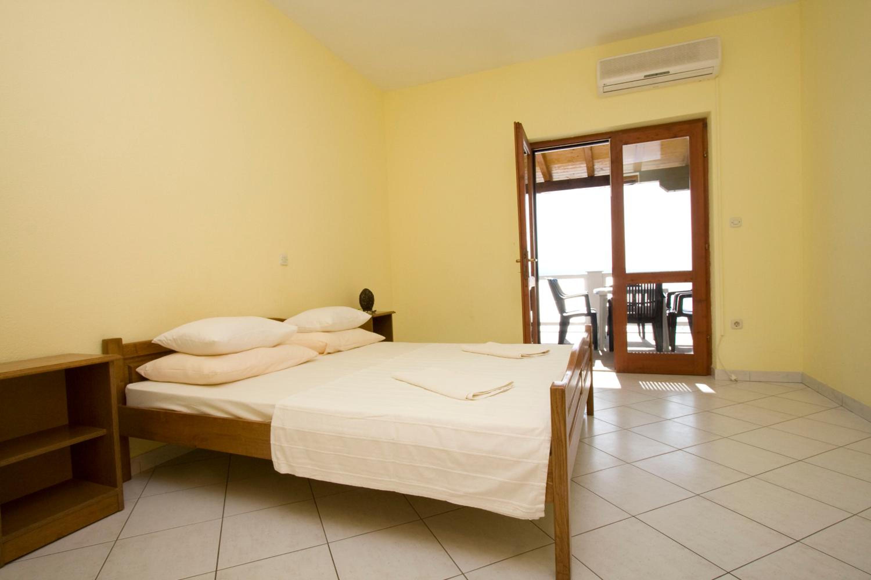Comfort Two-Bedroom Apartment with Balcony and Sea View