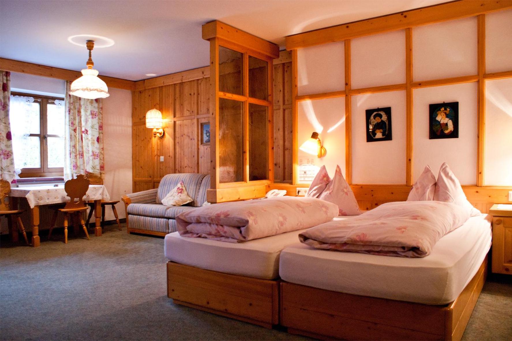 Superior Double Room with Balcony - Photo 4