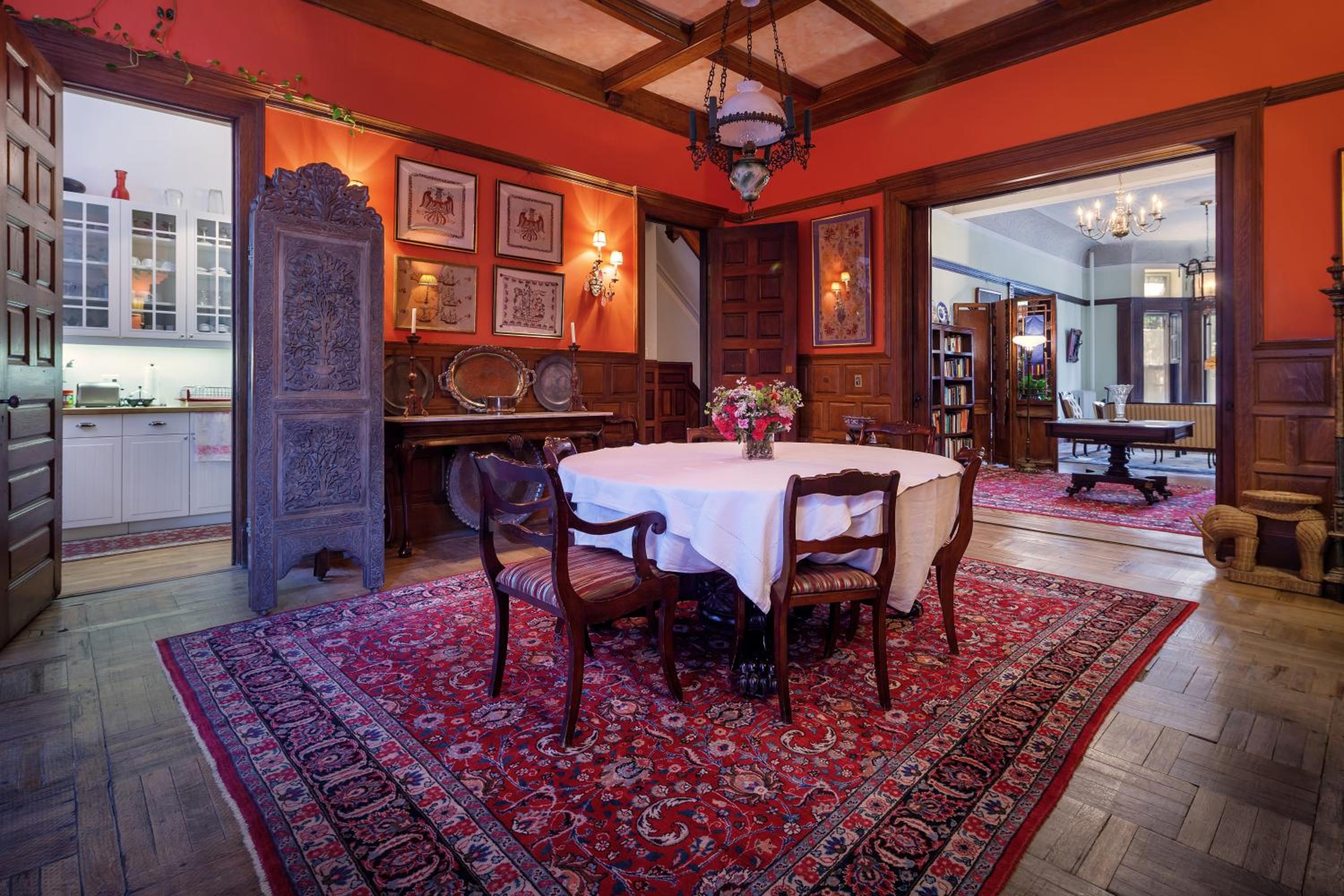 Deluxe Queen Suite