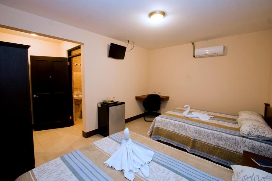 Double Room with Two Double Beds photo 2