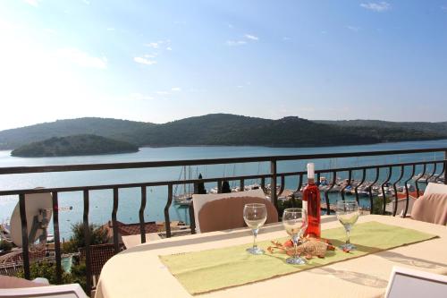 One-Bedroom Apartment With Balcony and Sea View  (3 Adults) - Photo 14