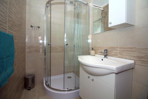 One-Bedroom Apartment With Balcony and Sea View  (3 Adults) - Photo 4