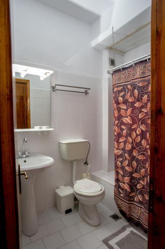 Standard Twin Room (2-3 Adults) - Photo 4
