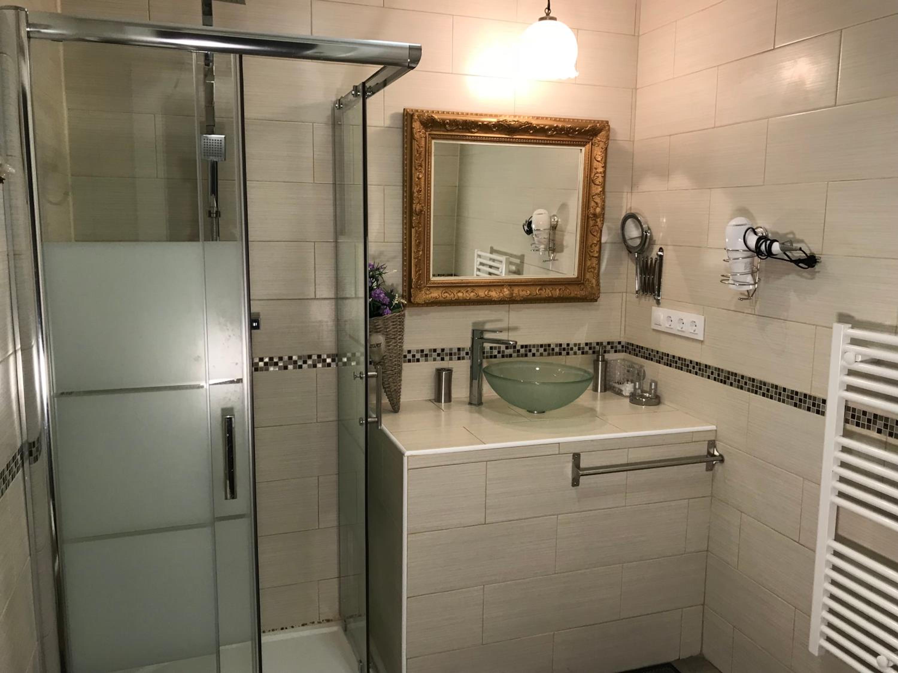 Standard Single Room with Shower photo 2