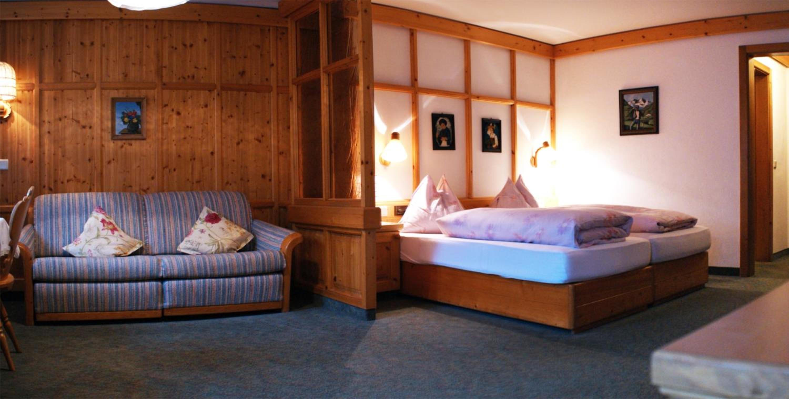 Superior Double Room with Balcony - Photo 10