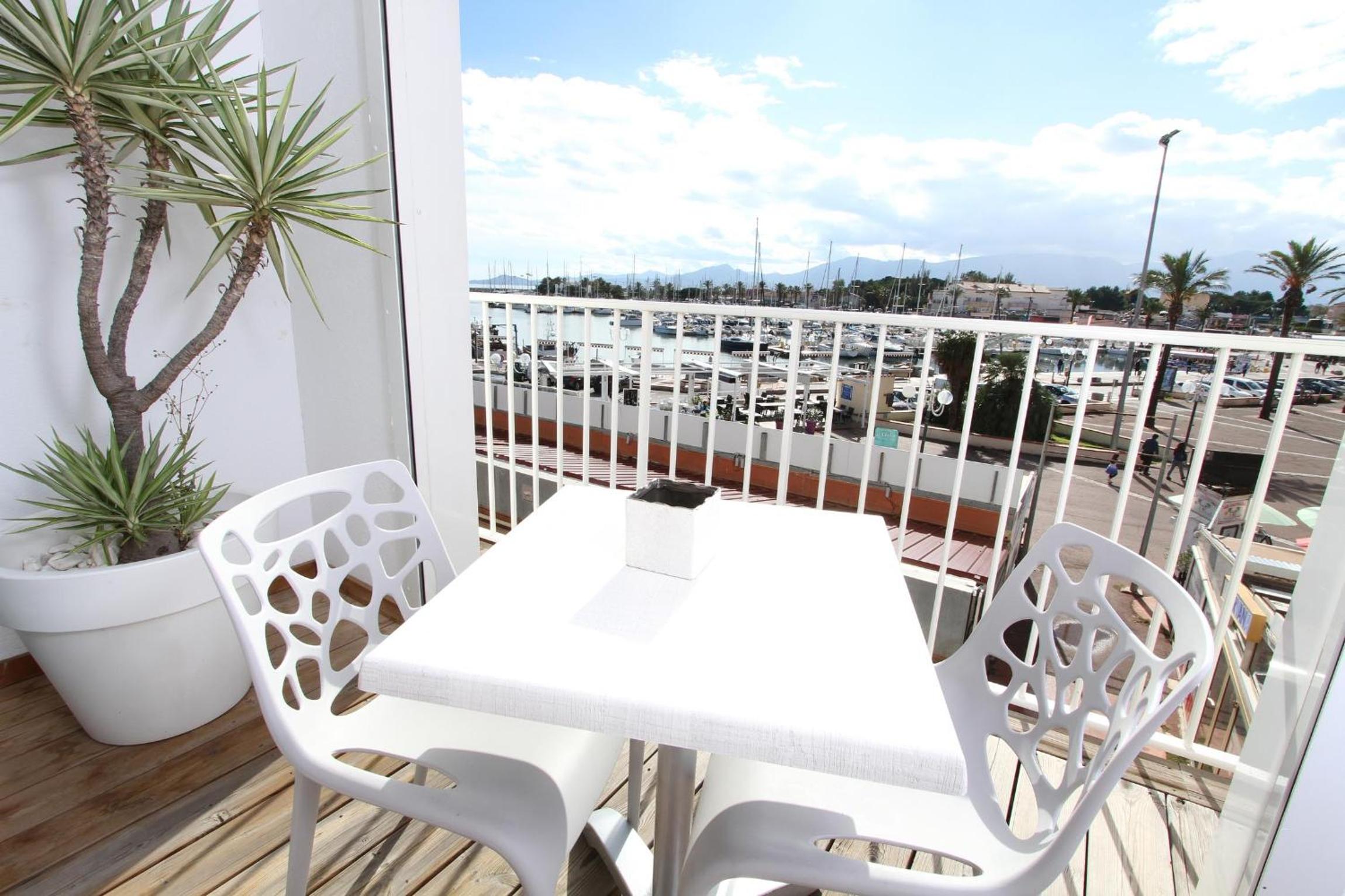 Duplex Apartment with View - Photo 7
