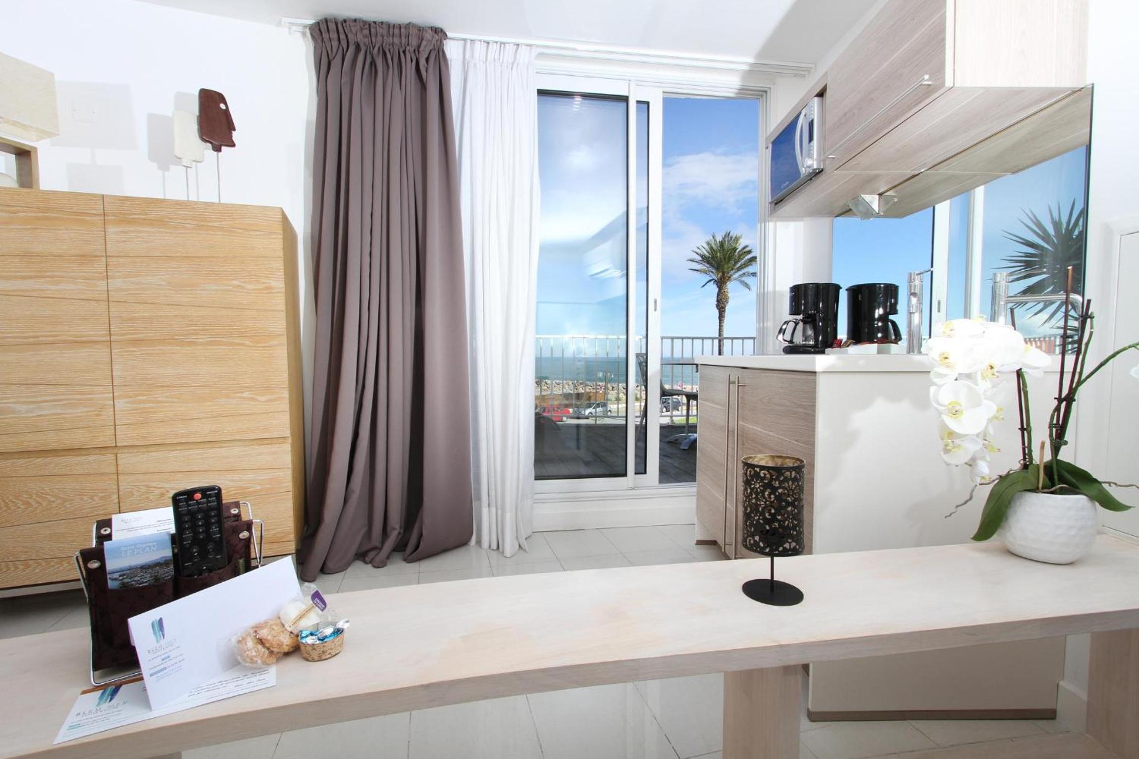 Suite with harbor or sea view - Photo 11