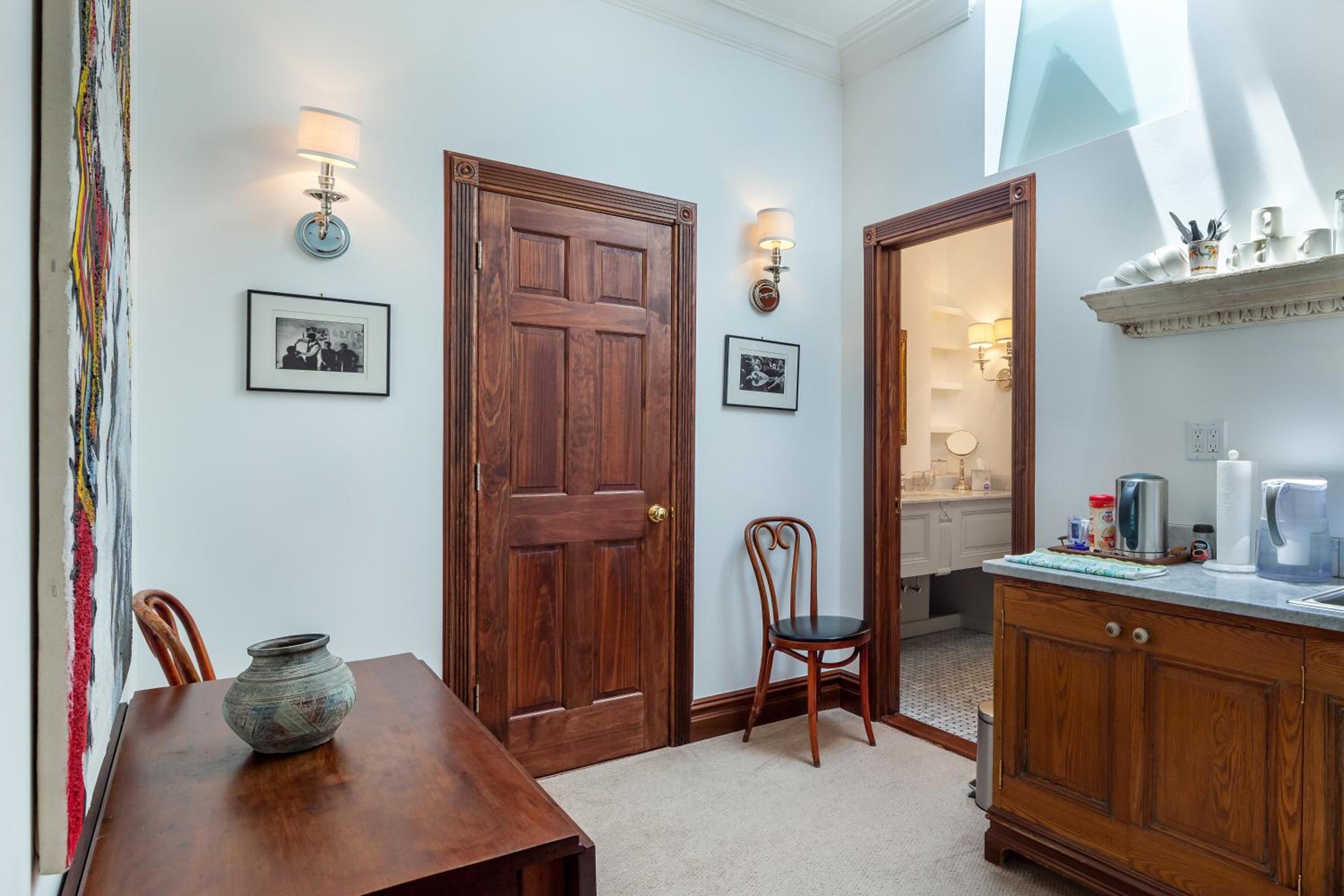 Deluxe Queen Suite