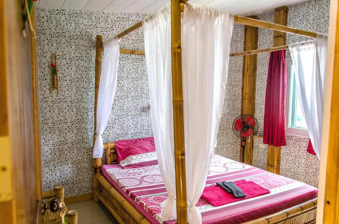 Double Room with Shared Bathroom photo 3