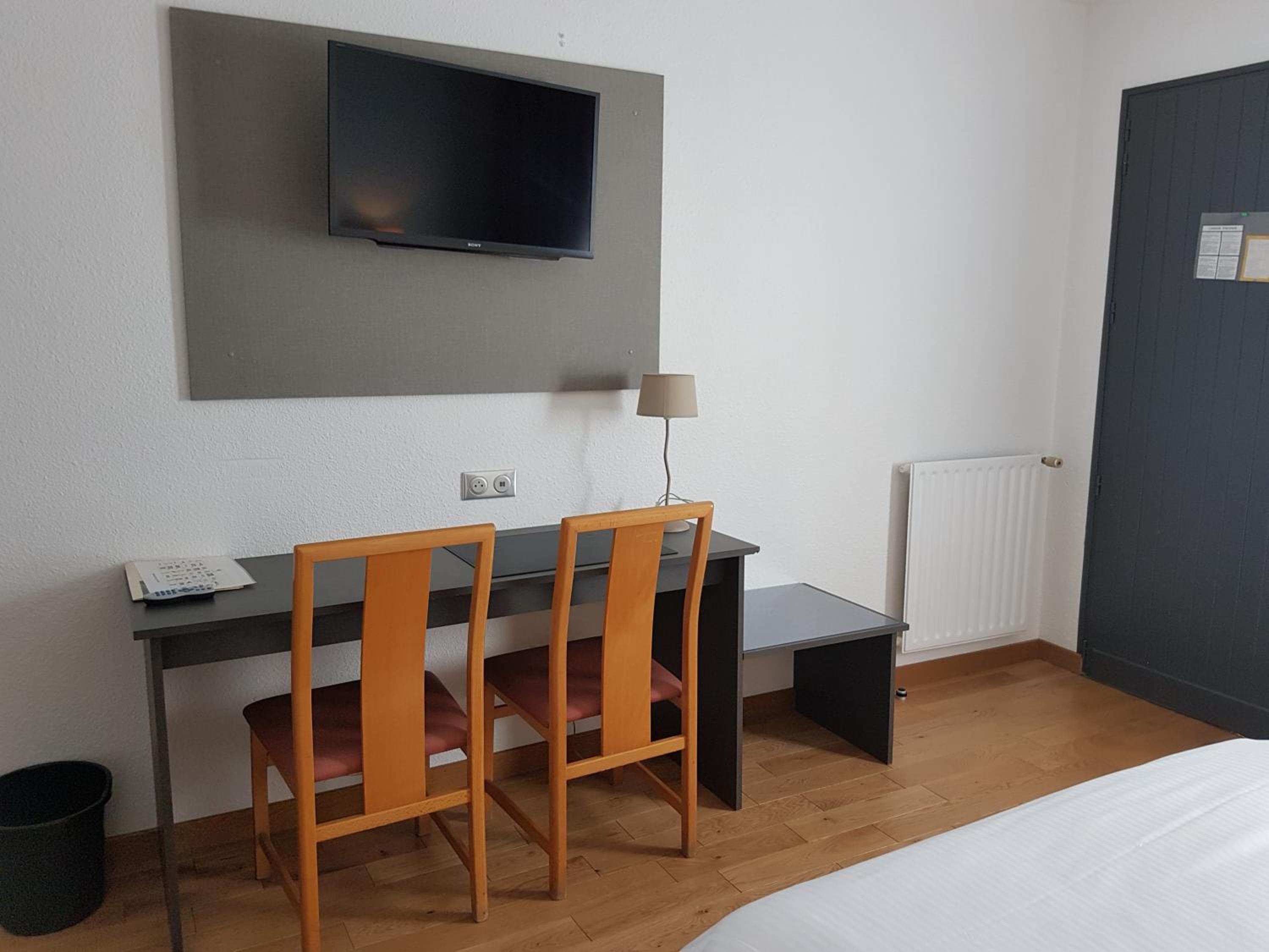 Double Room - Photo 6